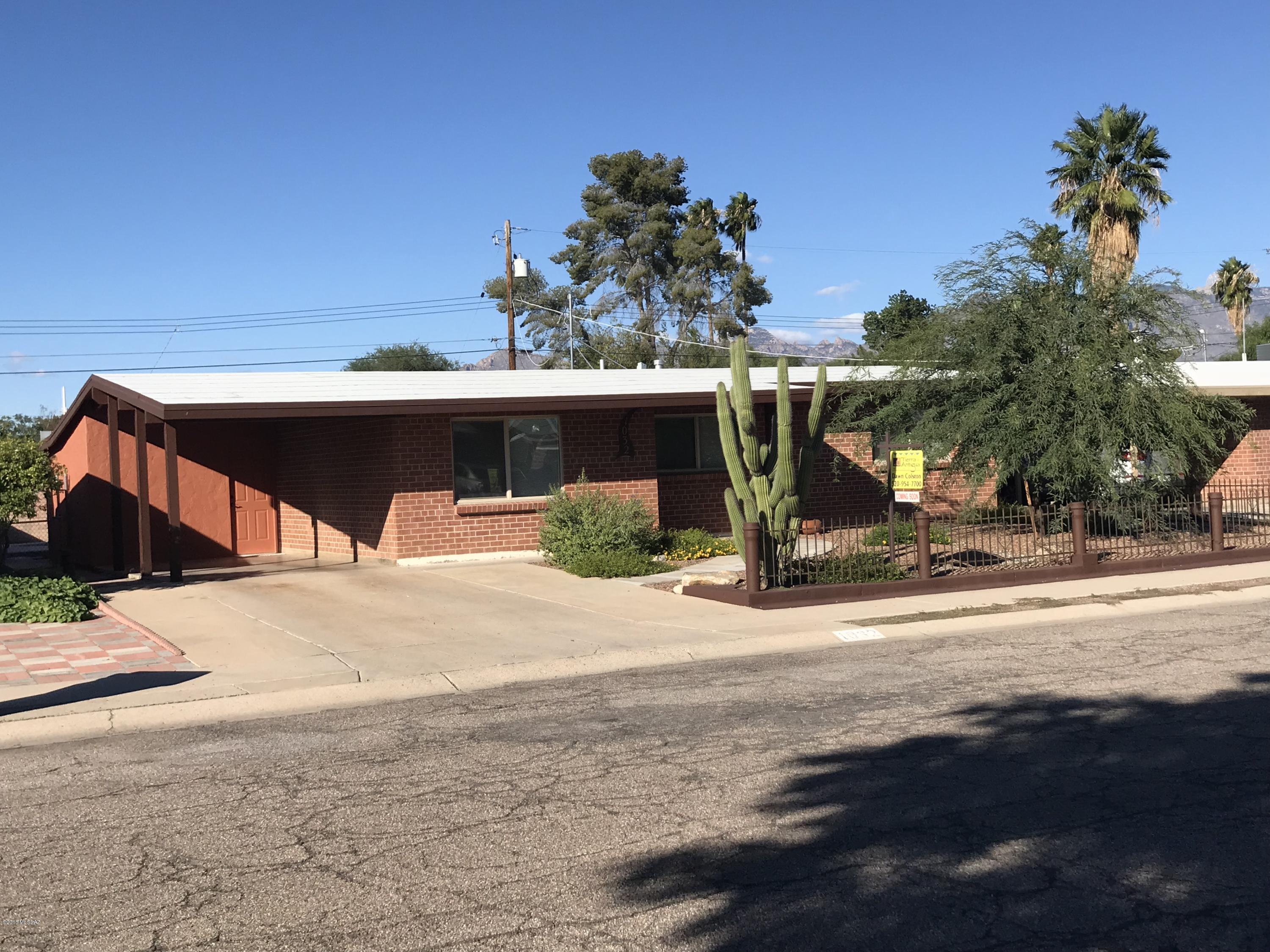 Completely remodeled home with custom touches. Beautiful new kitchen and bathrms. Custom organizers in master closet. Ceramic tile throughout, carpet in living rm. New roof 2 years ago. Newer HVAC. 1 car carport. North/South exposure, with awesome pool and mtn views in backyard and from living rm. Pride of ownership. Show & Sell! Must see, won't last.