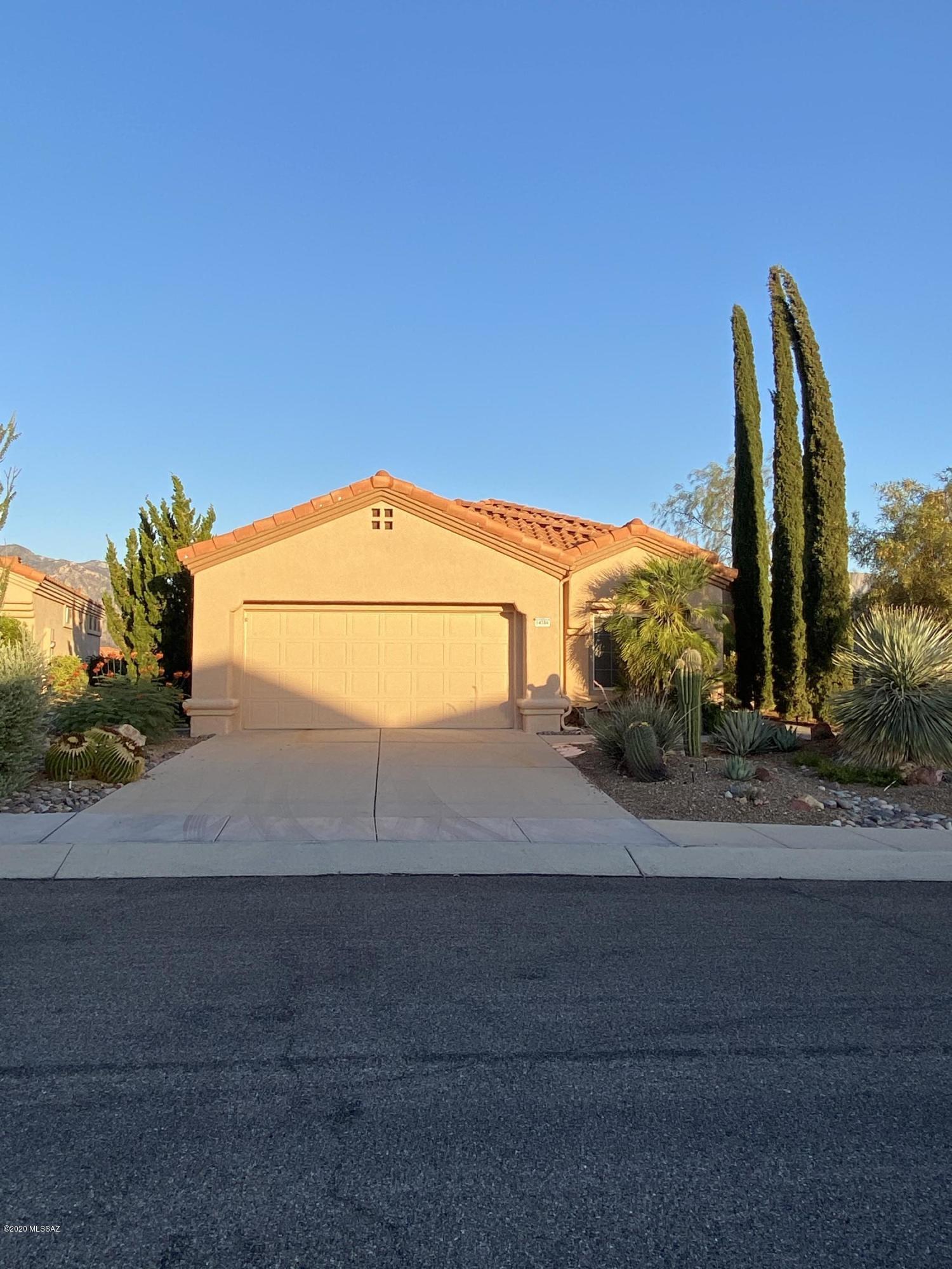 Sought after Sun City Vistoso with hard to find Catalina Mountain / Pusch Ridge views. 2 bedroom, 2 bathroom, 2 car garage.