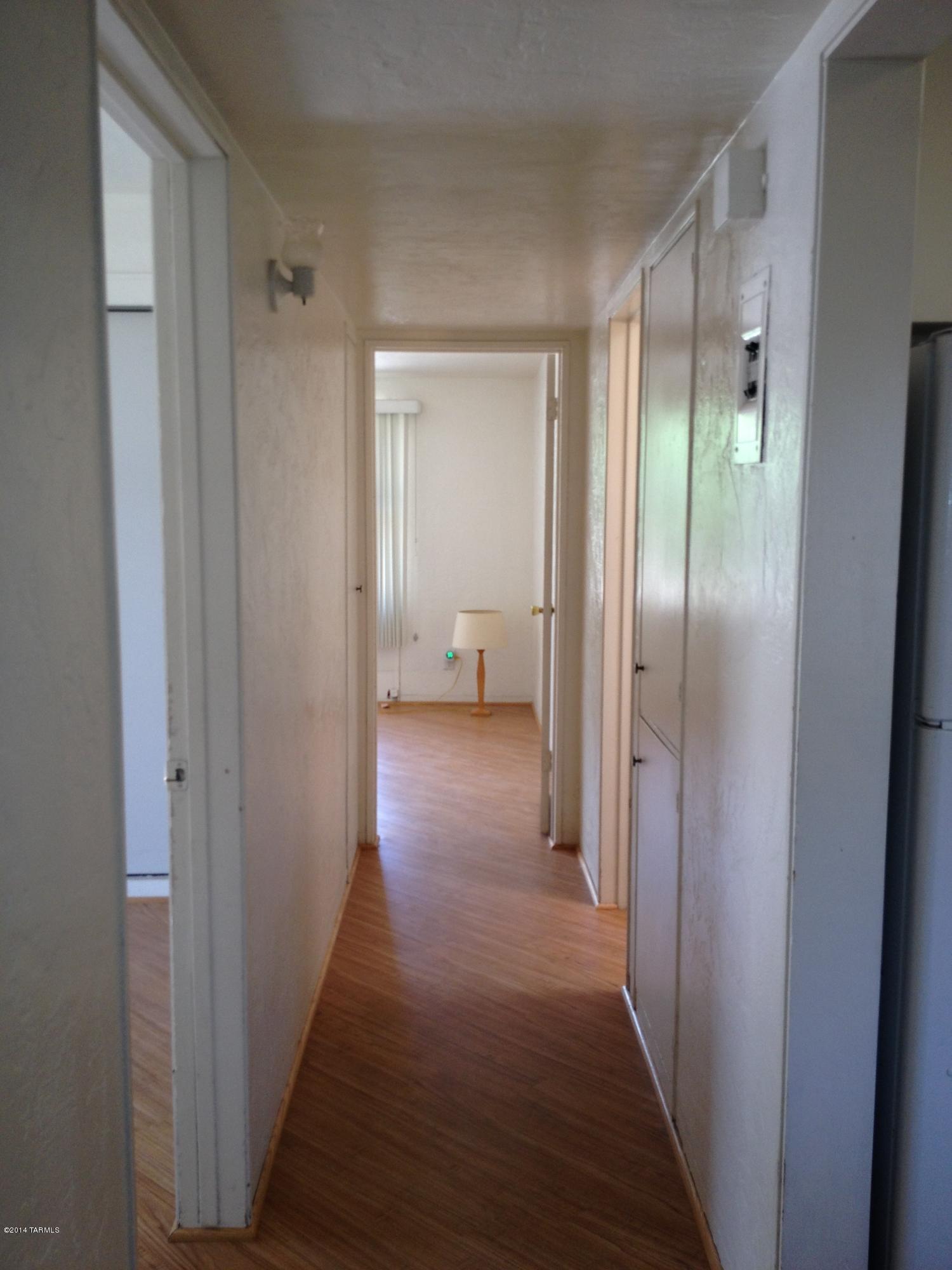 Country Club Manor - Residential Lease
