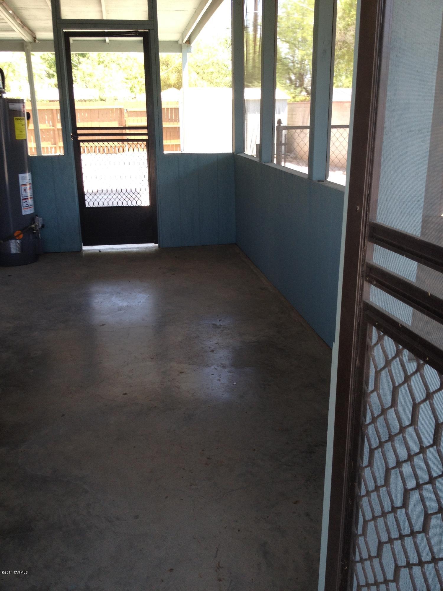 Country Club Manor - Residential Lease