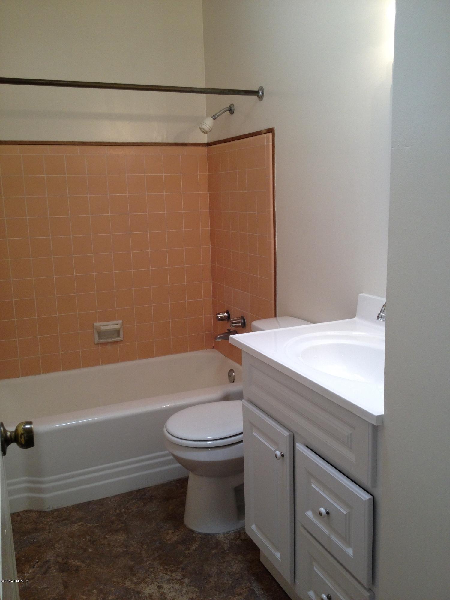 Country Club Manor - Residential Lease
