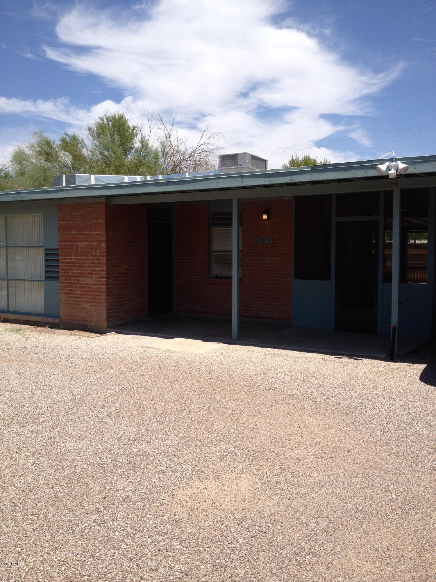 Country Club Manor - Residential Lease