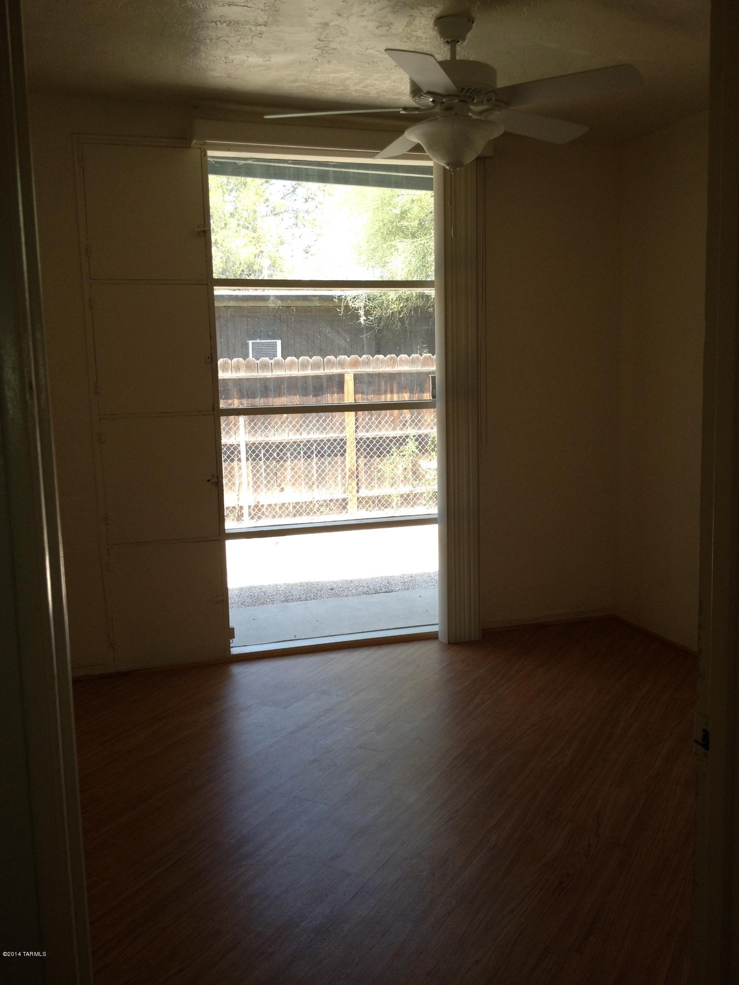 Country Club Manor - Residential Lease