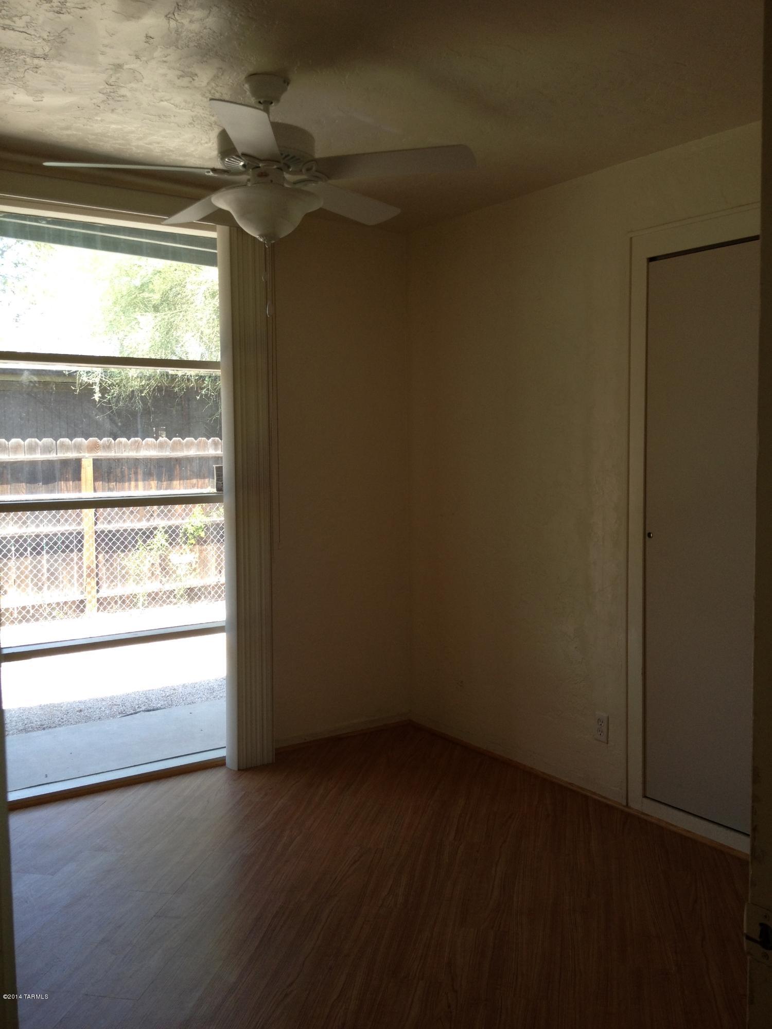 Country Club Manor - Residential Lease
