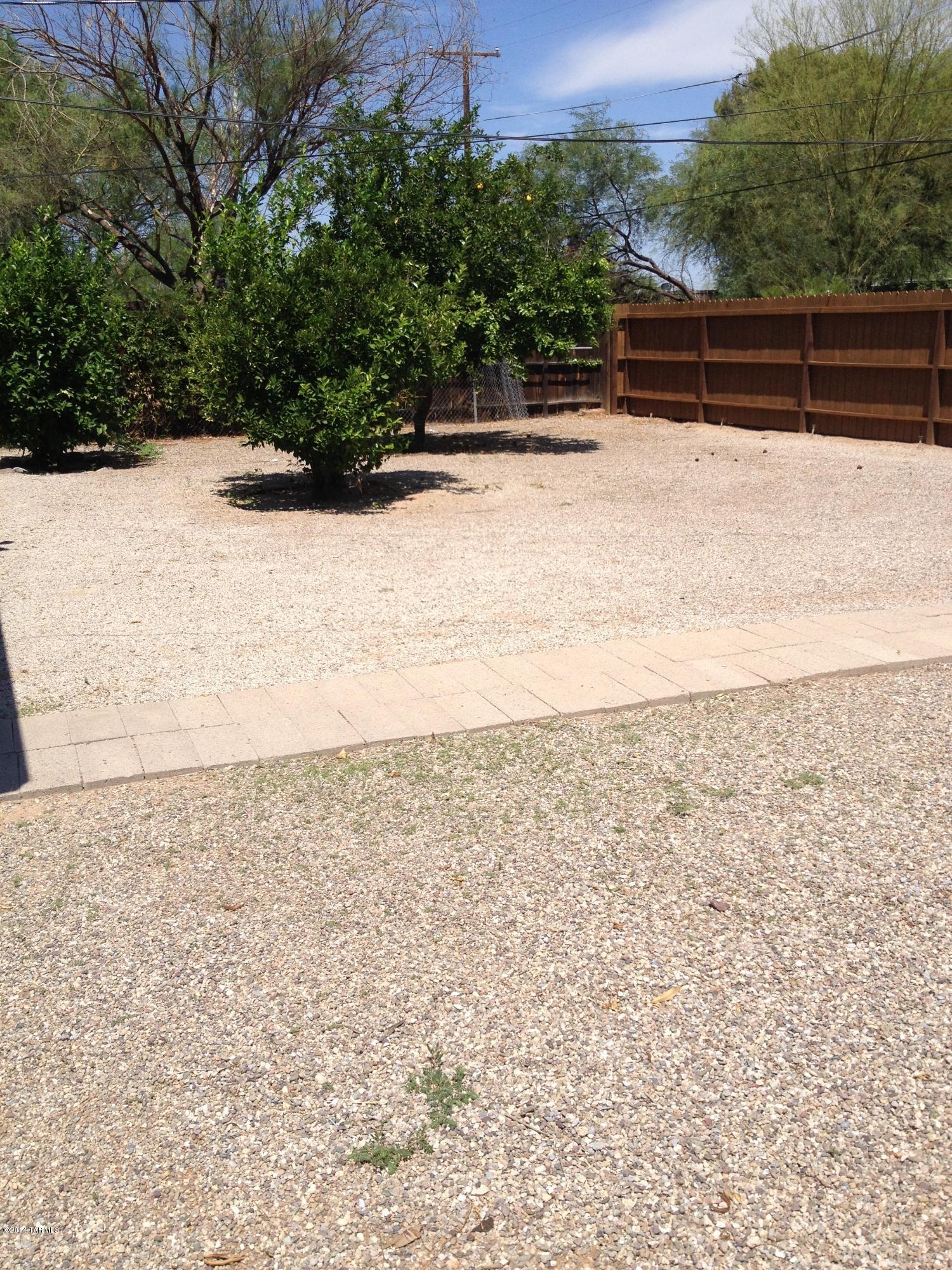 Country Club Manor - Residential Lease