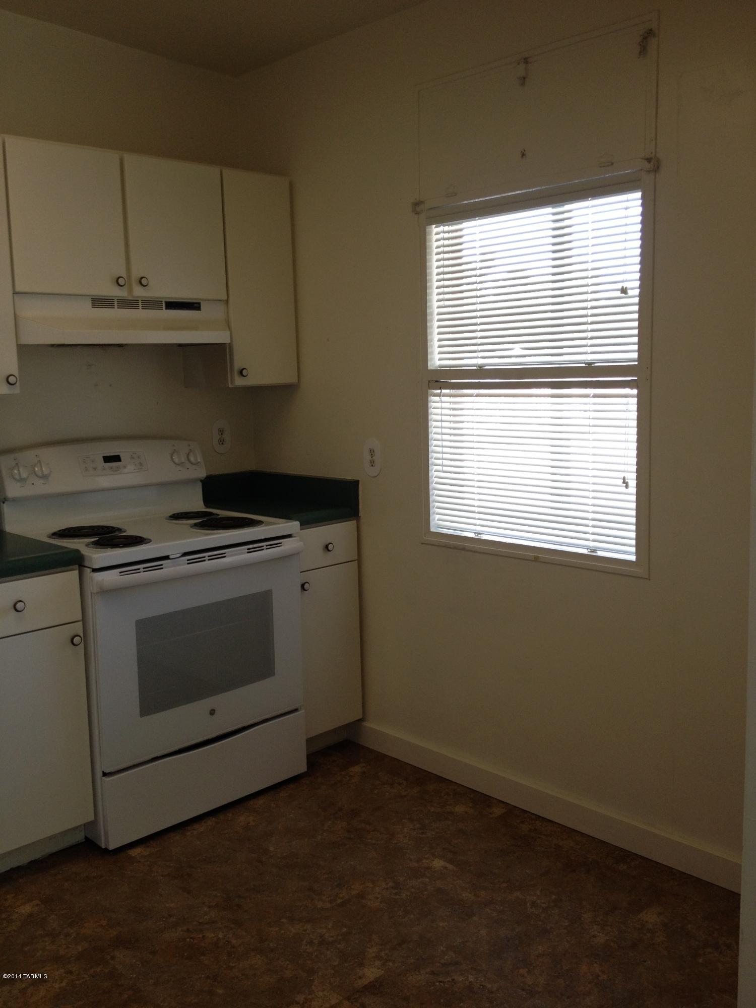 Country Club Manor - Residential Lease