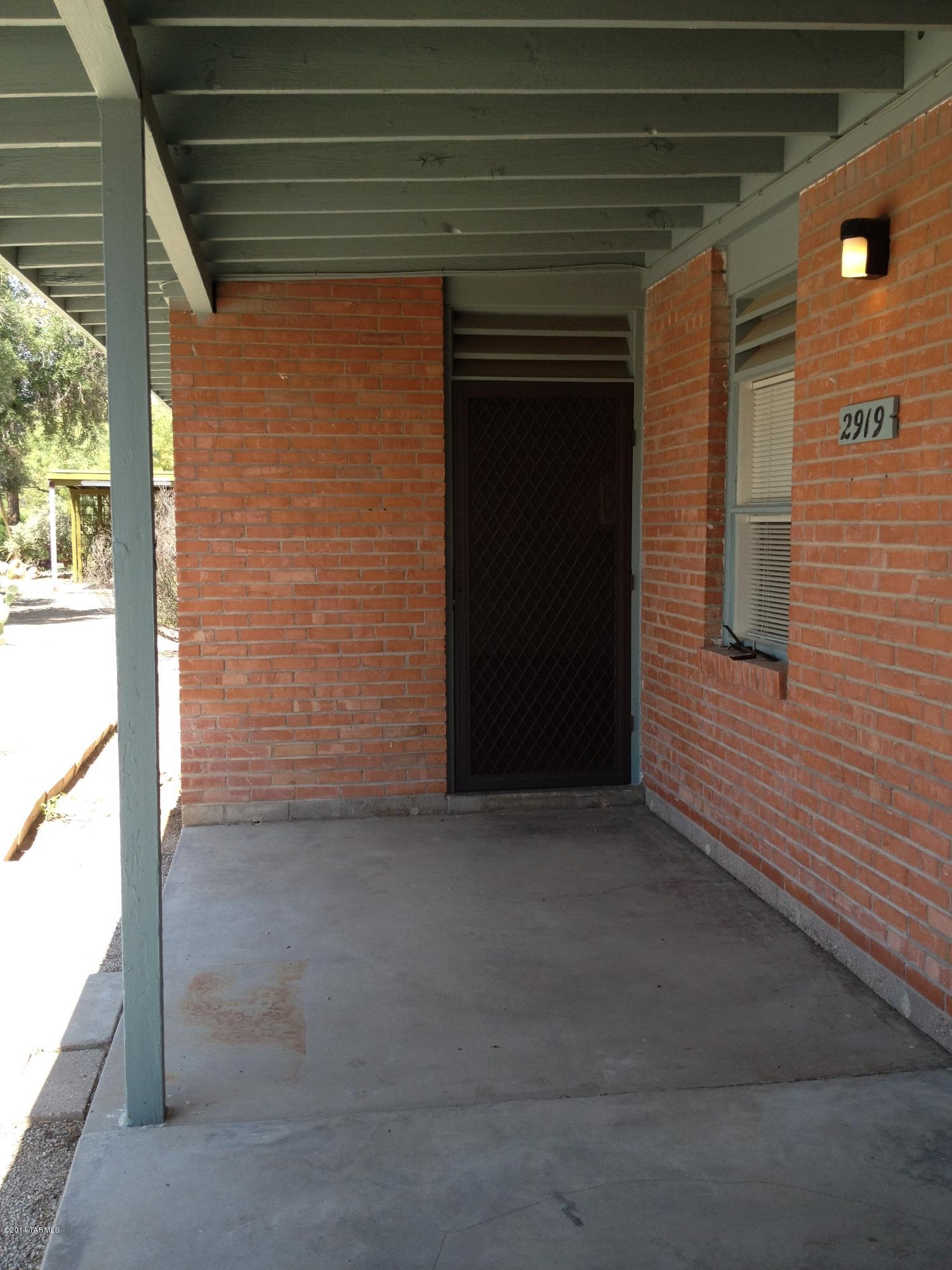Country Club Manor - Residential Lease