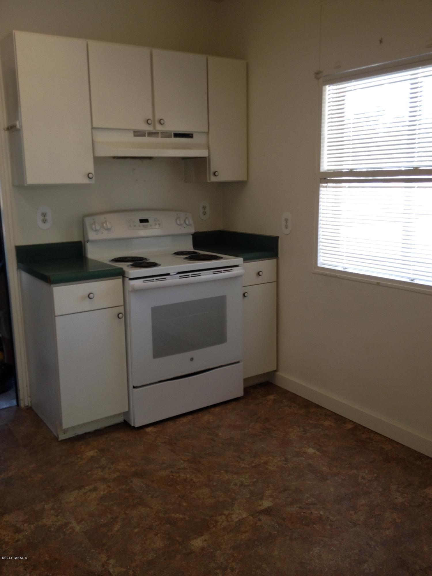 Country Club Manor - Residential Lease