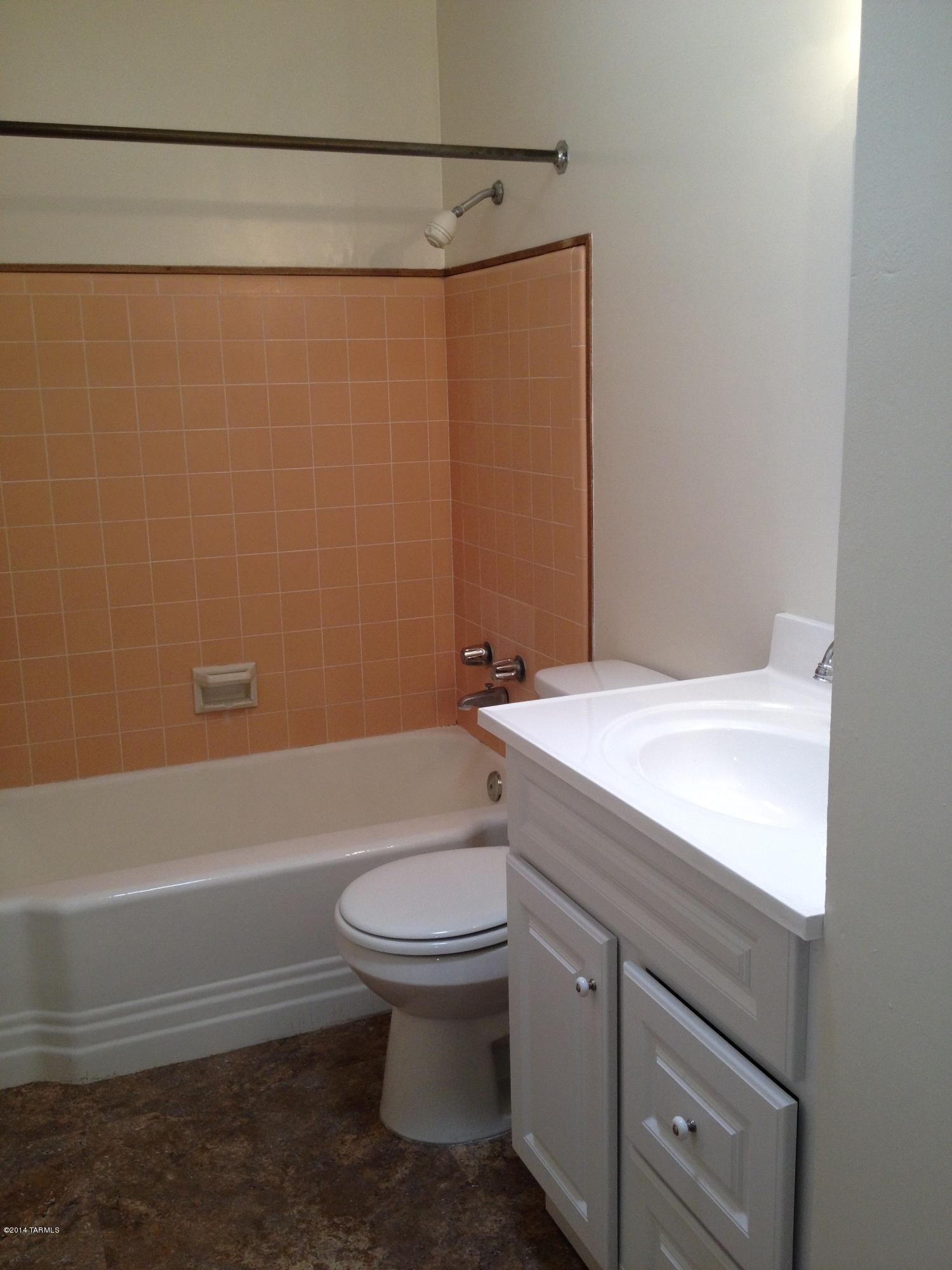 Country Club Manor - Residential Lease