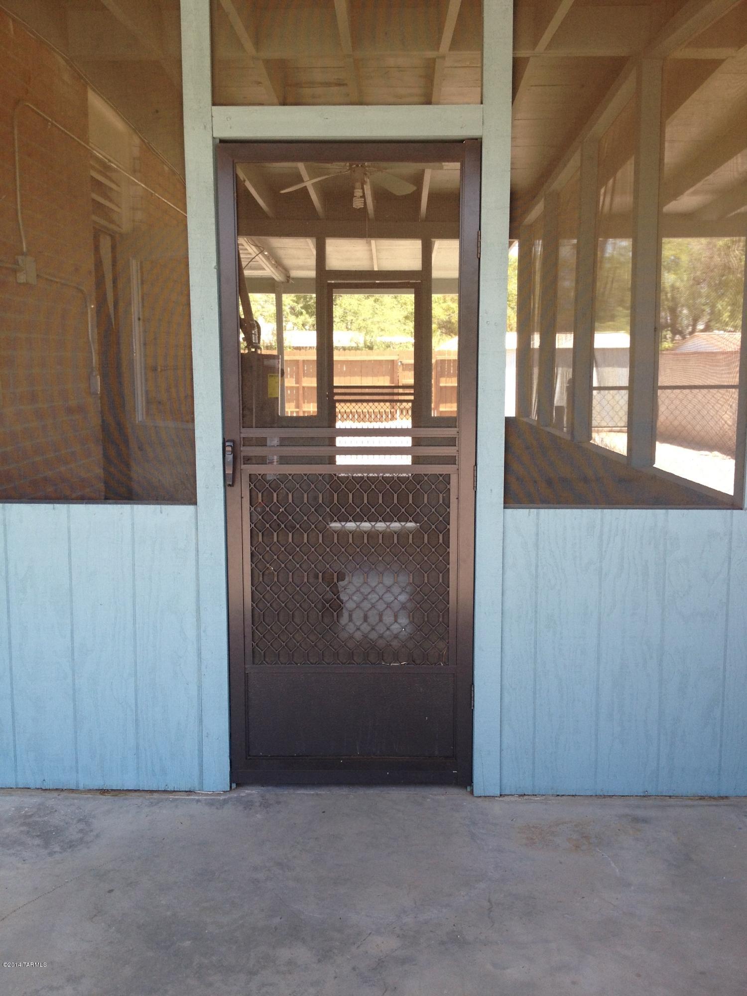 Country Club Manor - Residential Lease
