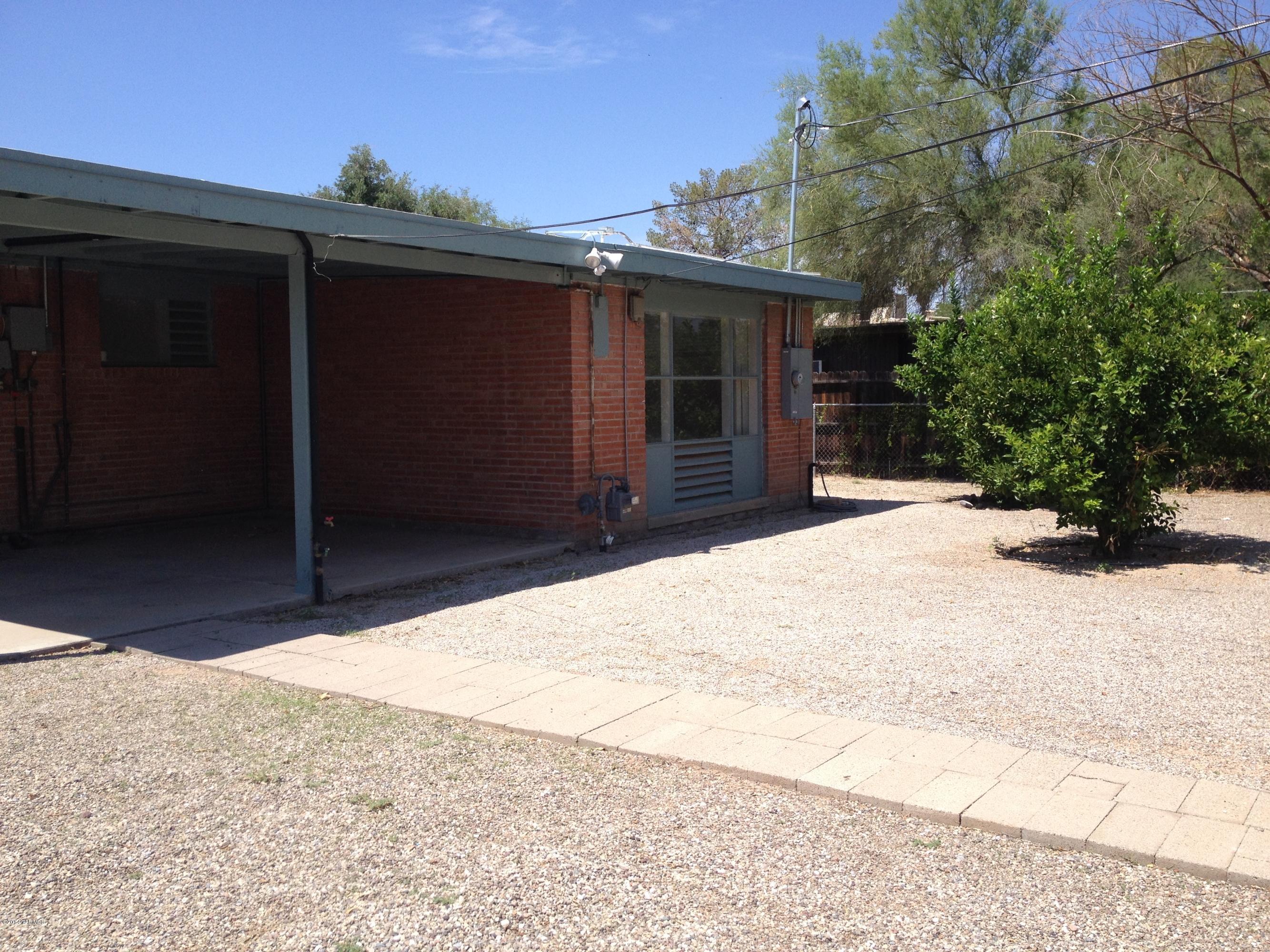 Country Club Manor - Residential Lease