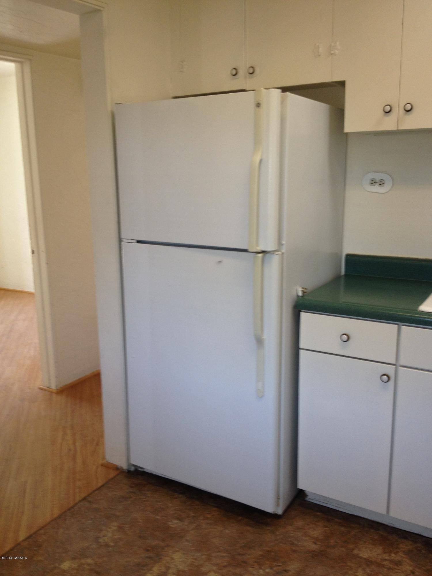 Country Club Manor - Residential Lease