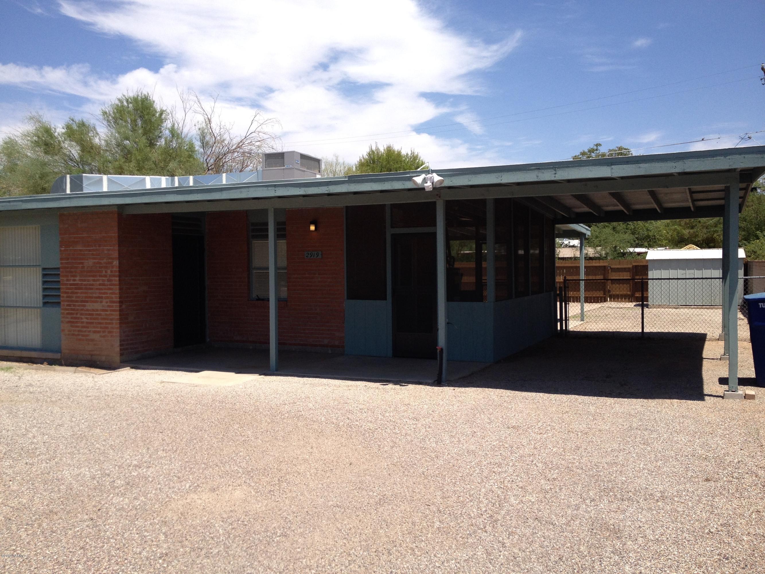 Country Club Manor - Residential Lease