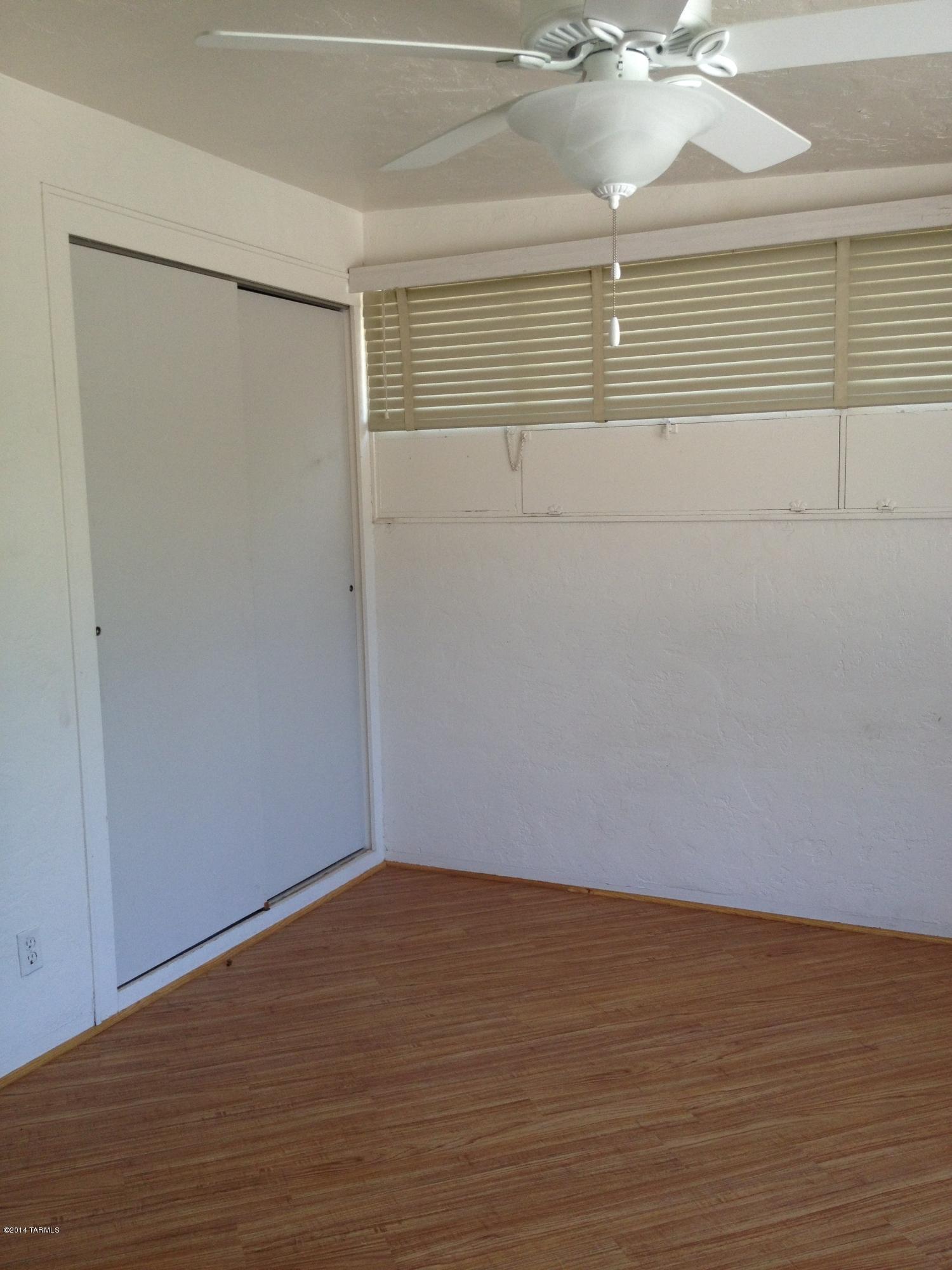 Country Club Manor - Residential Lease