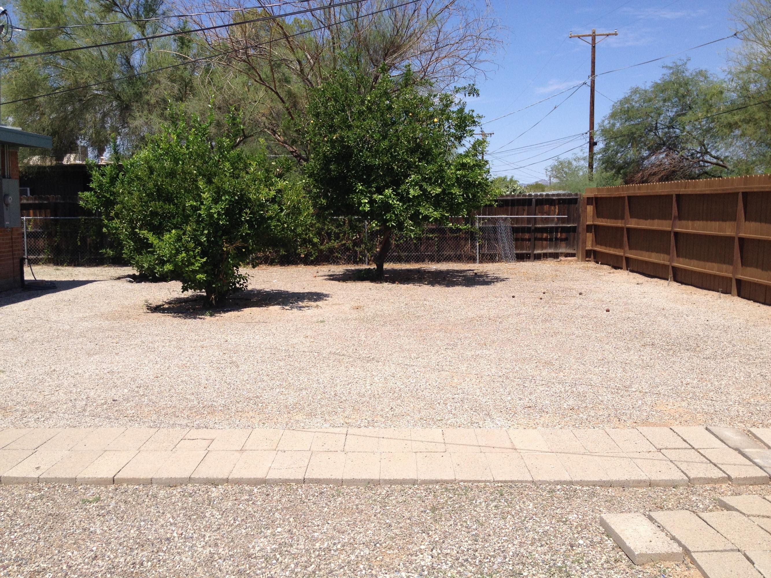 Country Club Manor - Residential Lease