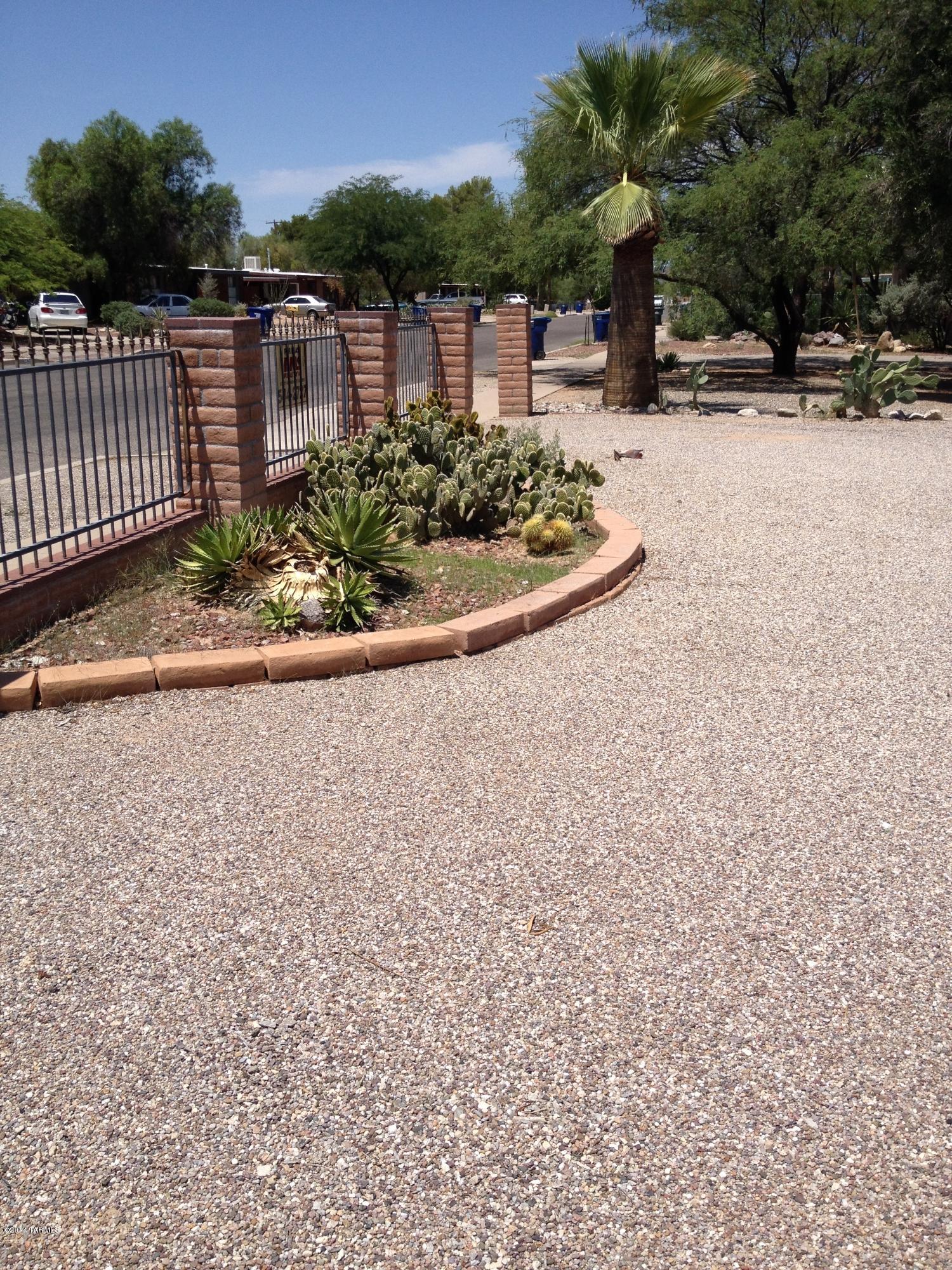 Country Club Manor - Residential Lease
