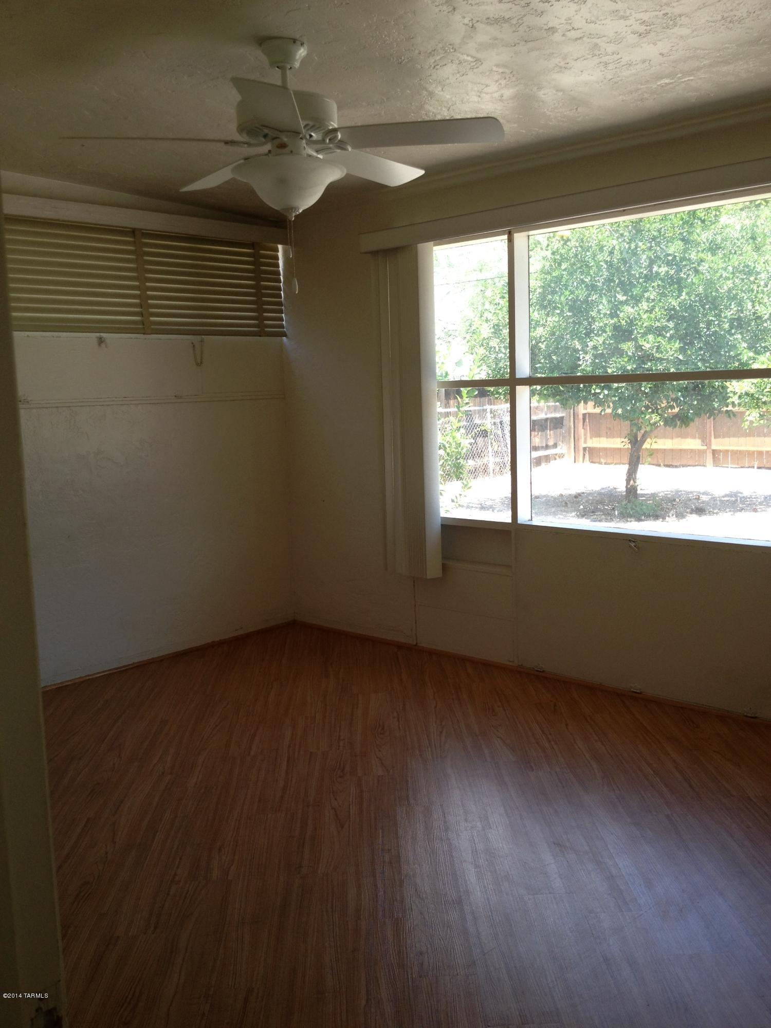 Country Club Manor - Residential Lease