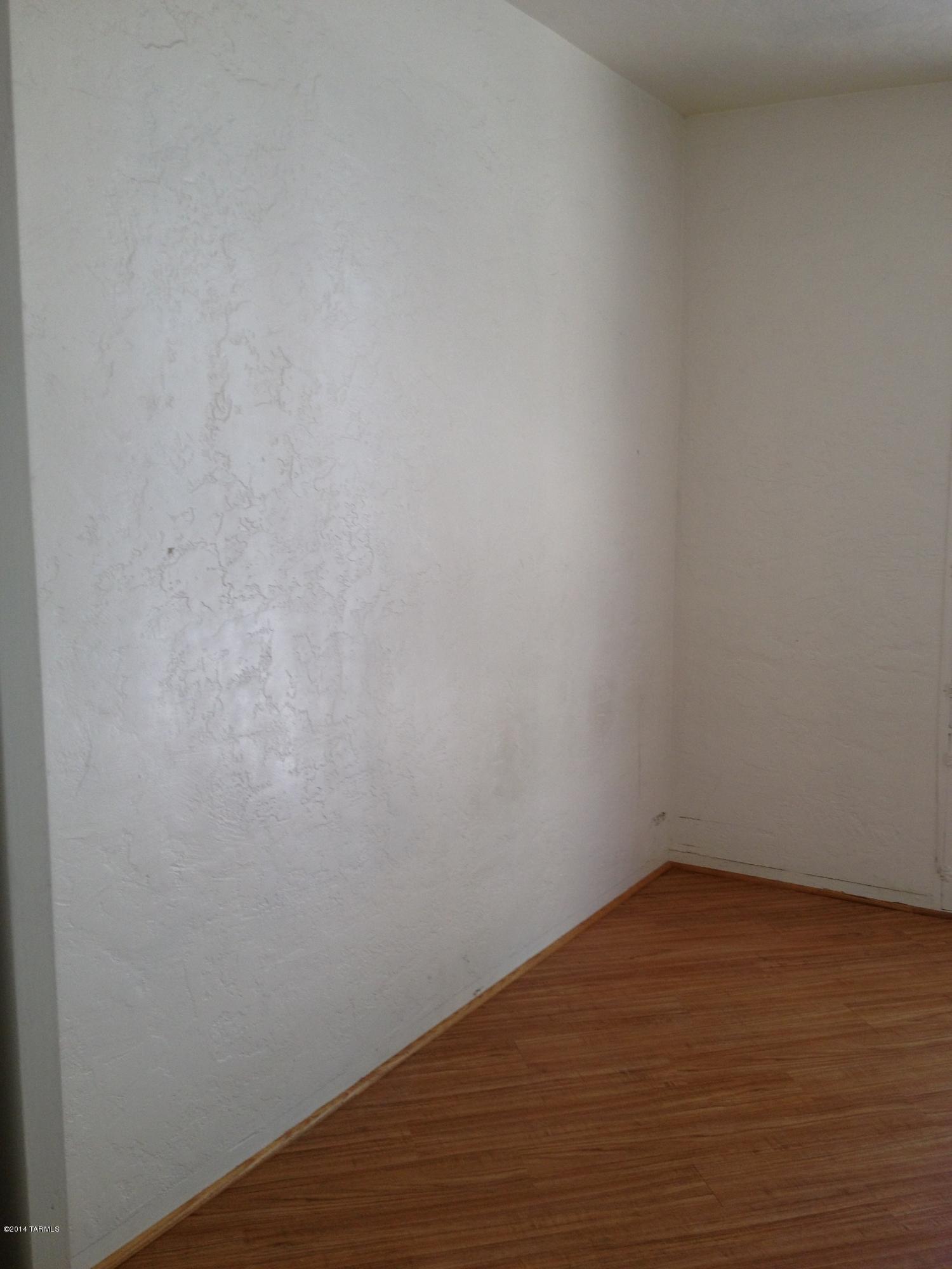 Country Club Manor - Residential Lease