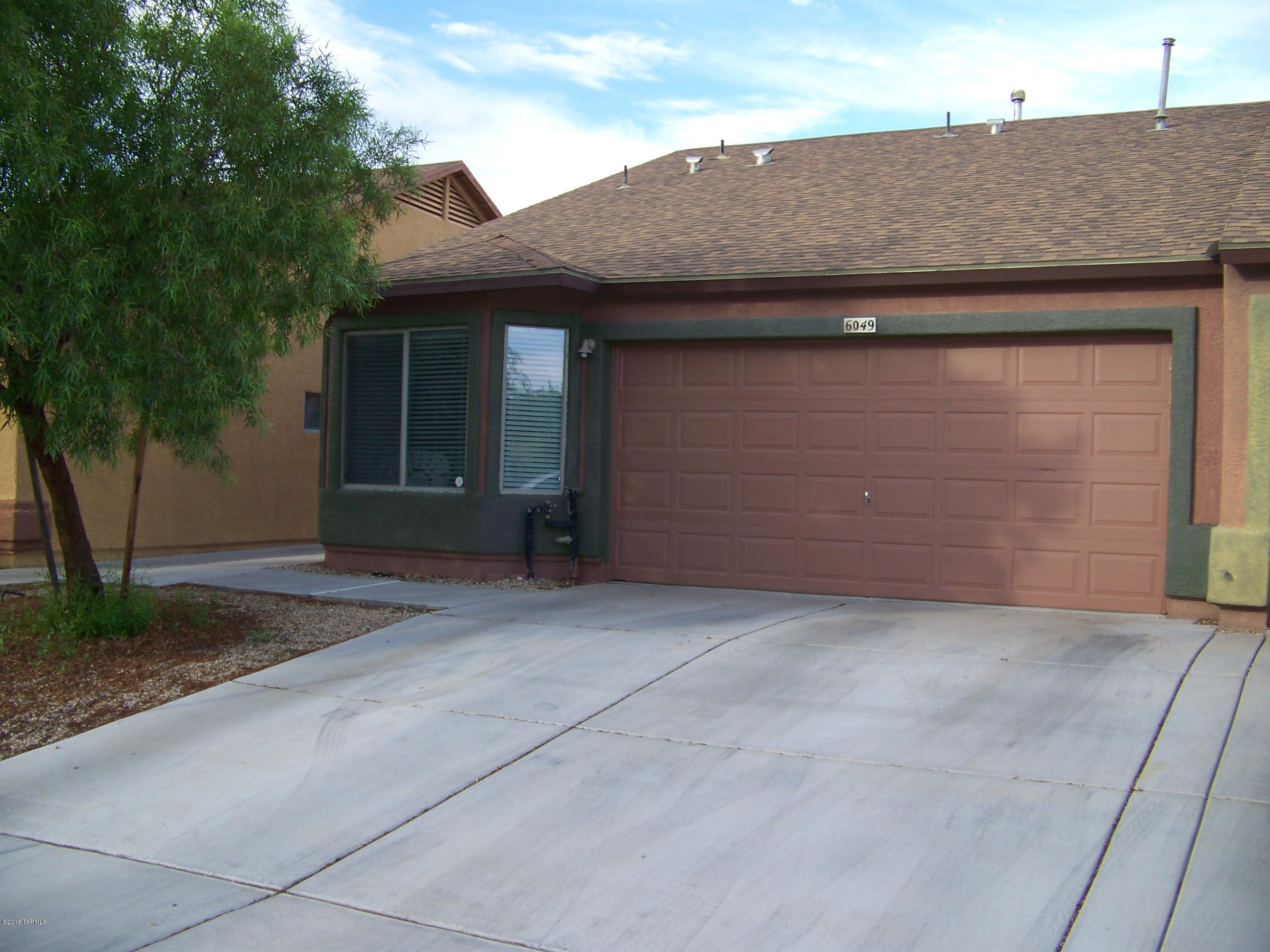 Range price listing-Seller will accept or counter offers between $115,000 to $125,000.  ** Immaculate, Amazing, Affordable Home!  Qualifies for special down payment assistance programs.  This is it!  Light & Bright and super clean. Ceramic Tile & New carpet.  Newer interior paint  w/''model-touch'' white trim, Newer top-of-the line stainless D/W, Newer top-of-the line sealed burner gas range, Newer Stainless SXS refrigerator, Granite counters, Maple cabinets with crown molding,High ceilings throughout, top-of-the line washer & dryer stay. Vaulted ceiling in Master retreat with large walk-in closet, dual pane energy efficient windows too.  you simply cannot afford to miss this one.  Put it on your list and bring a contract!  Seller is open to down payment assistance negotiation **