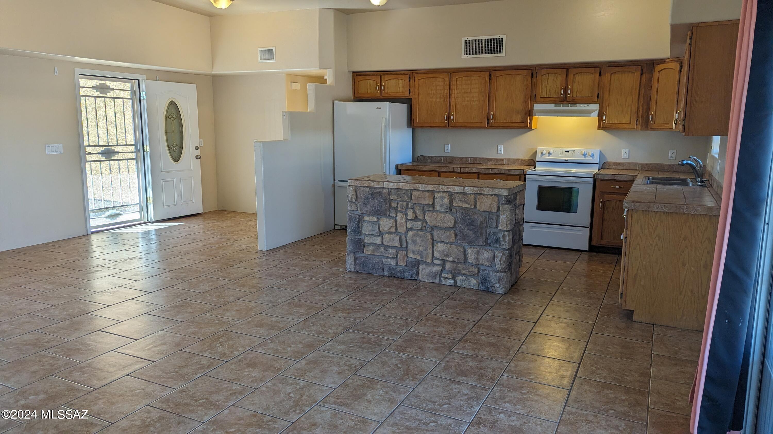 Mission Terrace NO.3 (7-28) - Residential Lease