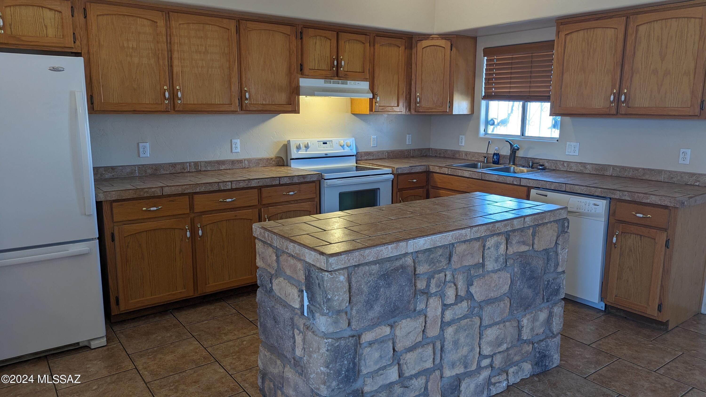 Mission Terrace NO.3 (7-28) - Residential Lease