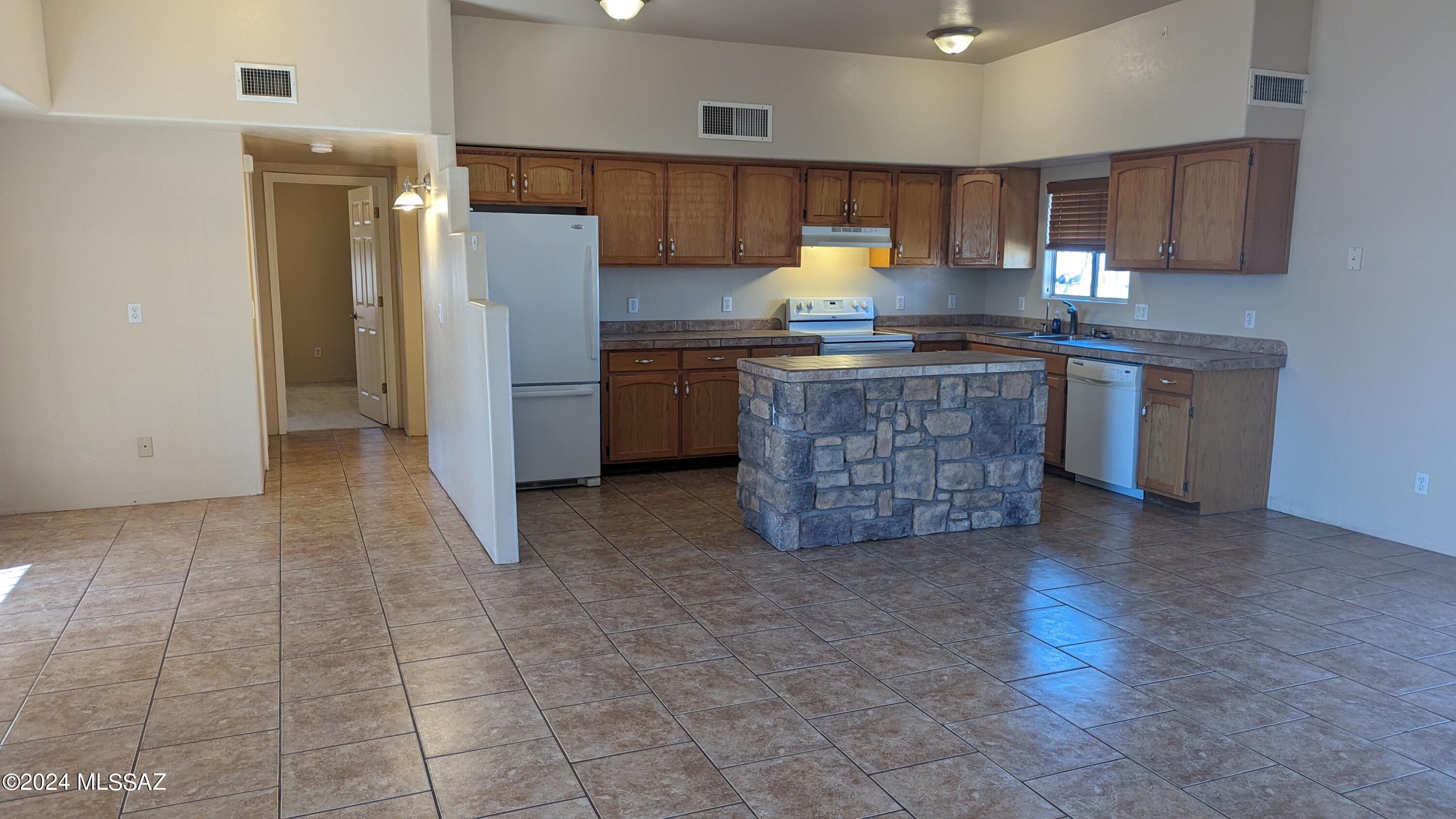 Mission Terrace NO.3 (7-28) - Residential Lease