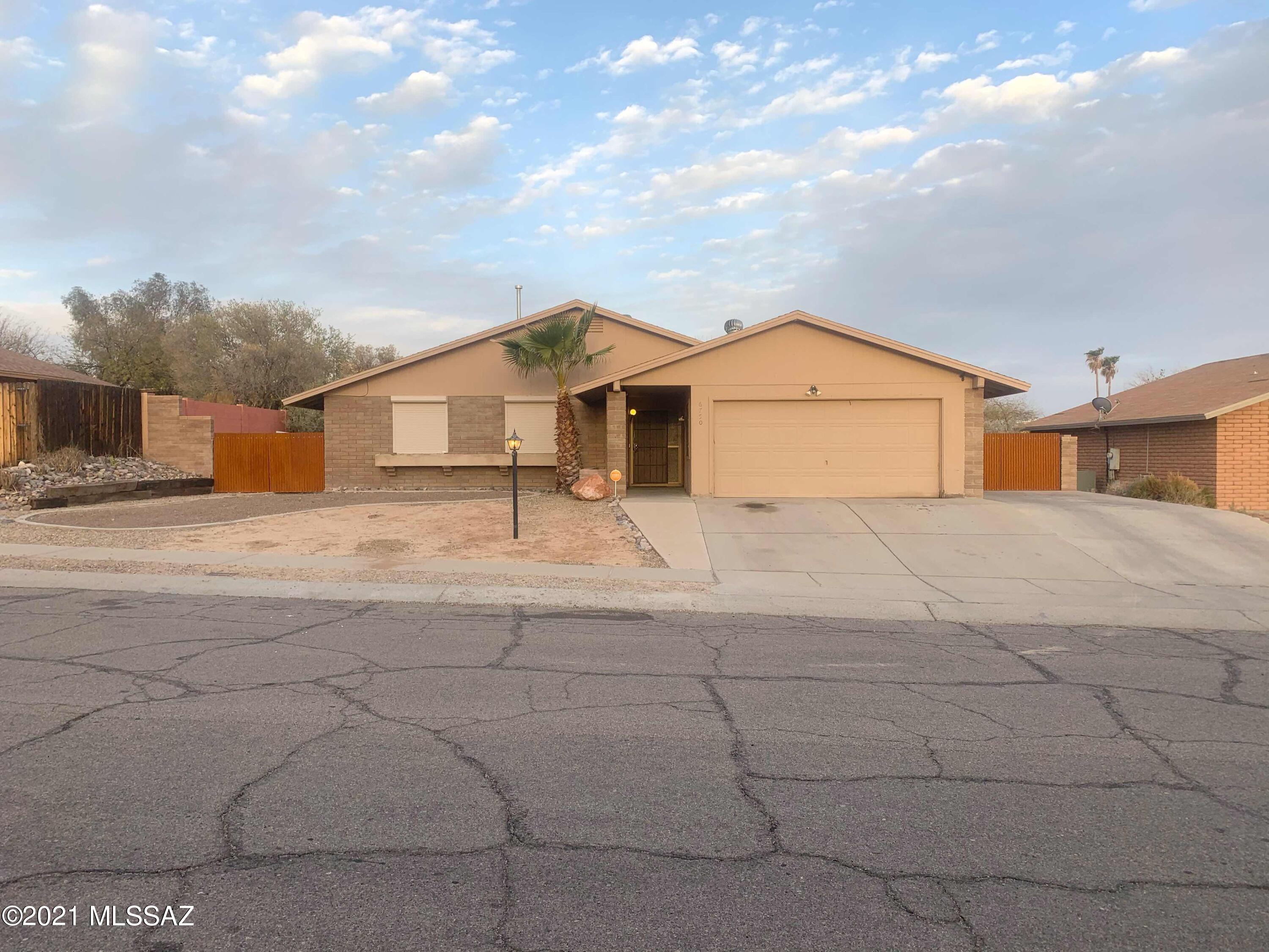 No polybutylene pipes, brand new HVAC!!!!! No HOA!!!!!!! Space for RV, Boats and Toys. Northwest location. Close to shopping and schools. Raintree subdivision.  Storm shudders.  
3 Bedroom 2 Bath. 1986 sqft.