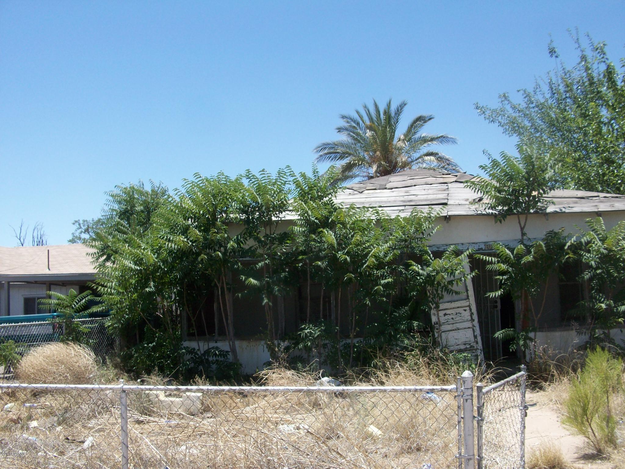 Fix up single family in central Douglas - Would make a great rental or first time home