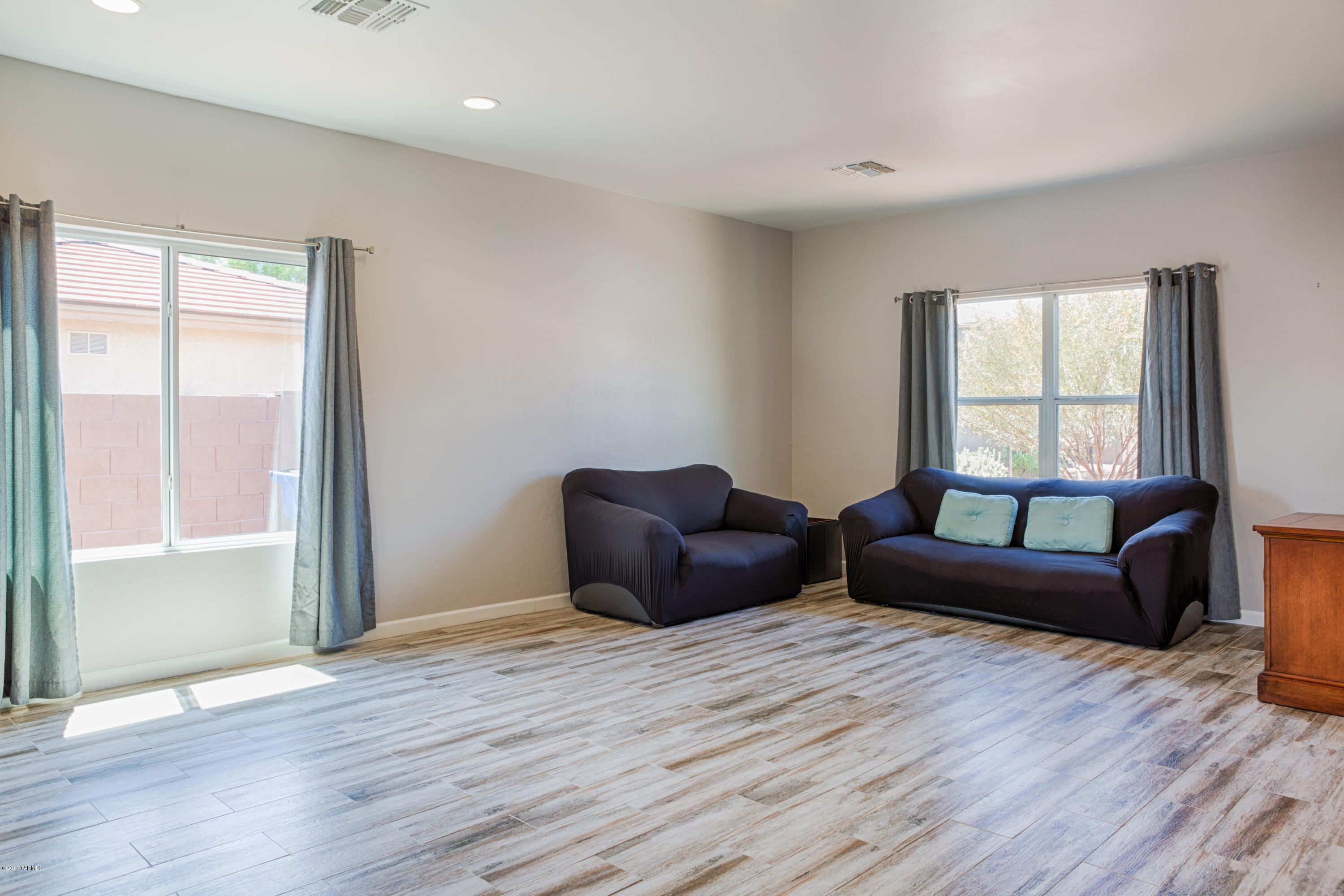 Black Horse (1-411) - Residential