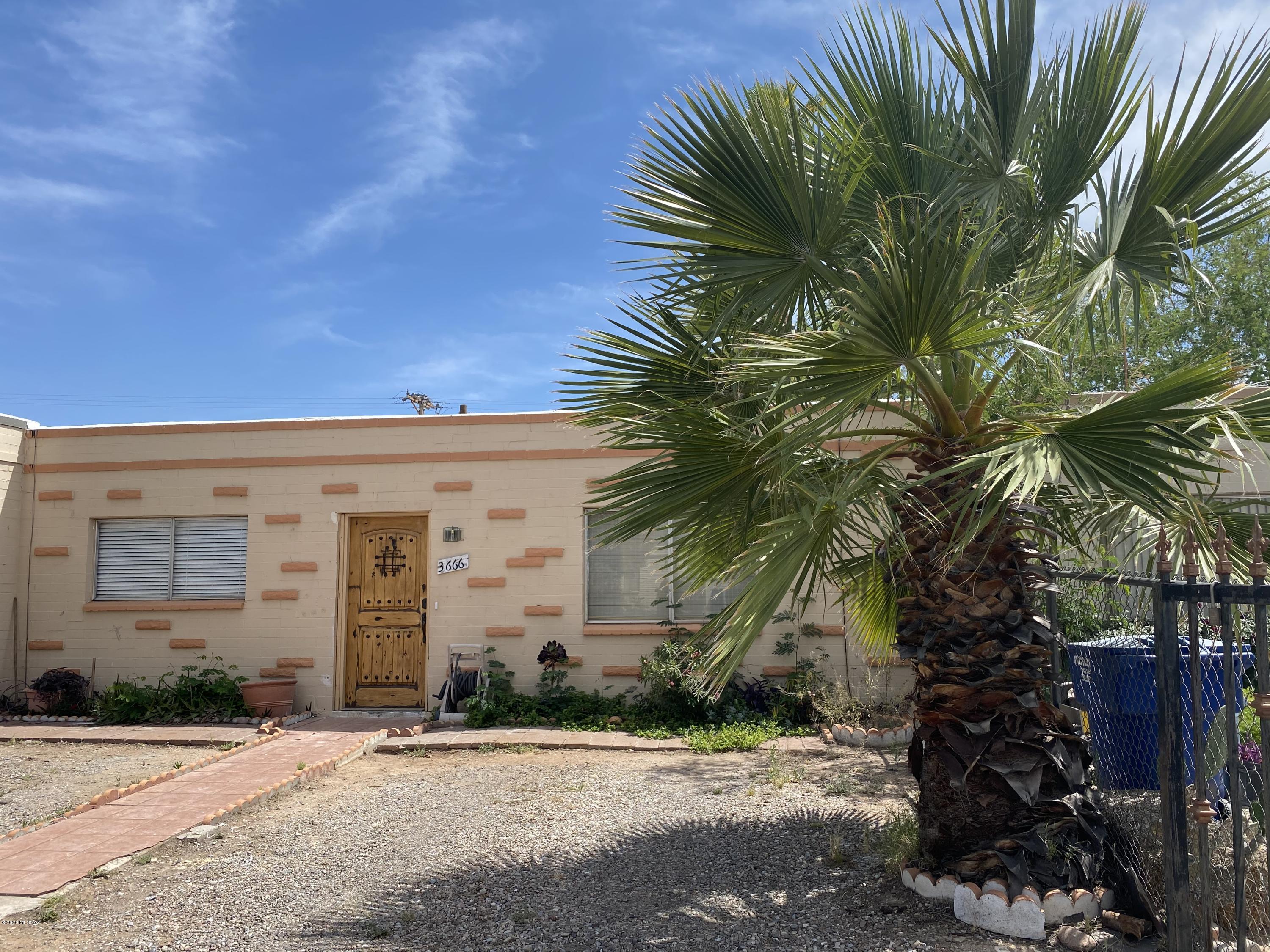 A nice, affordable, starter home with good size front and back yards.  Clean, and ready for you to move in. Bathrooms have been remodeled. Excellent community, centrally located near Reid Park Zoo and just minutes from downtown and the U of A.