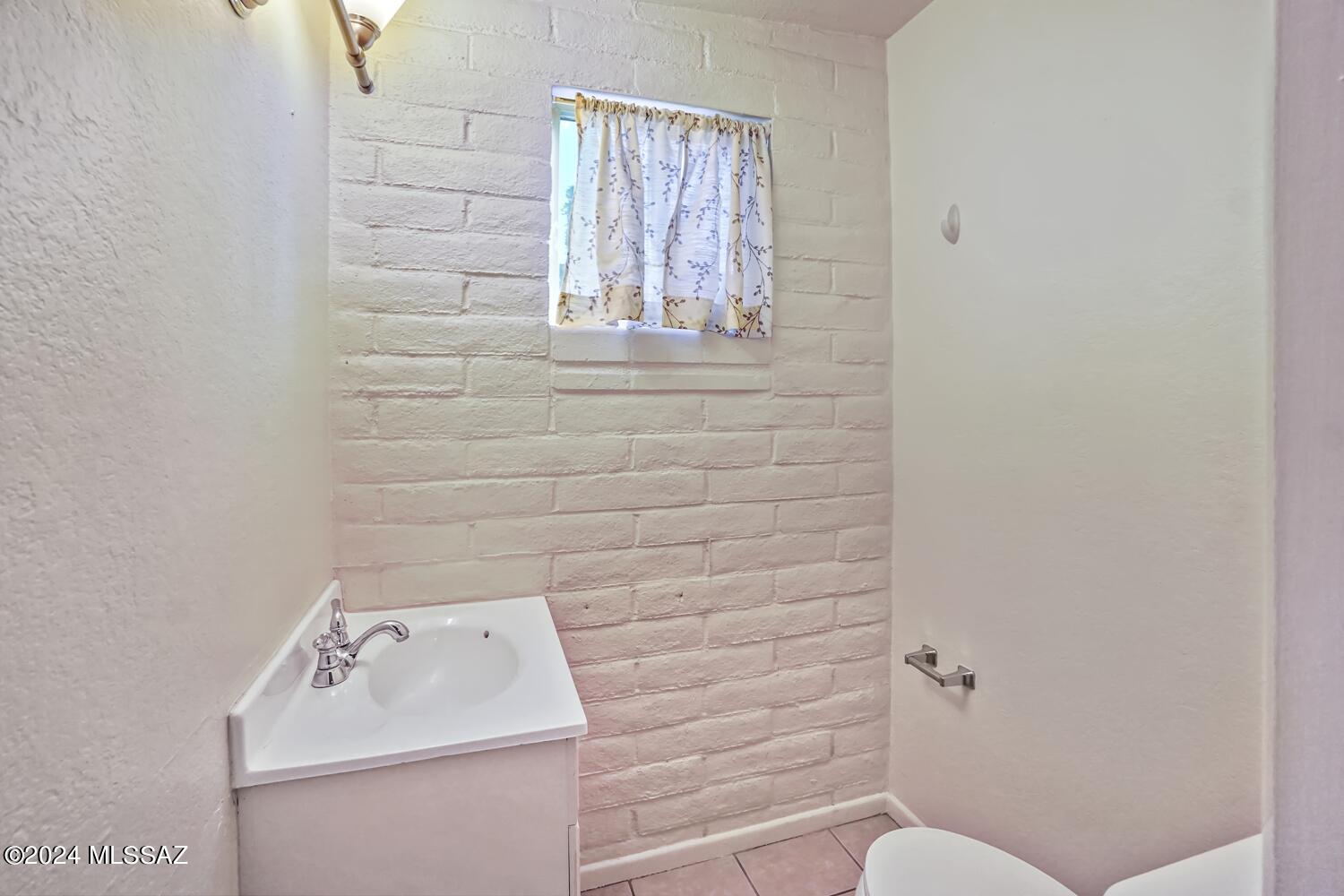 Eastern Hills BLKS 1  2  3 - Residential Lease