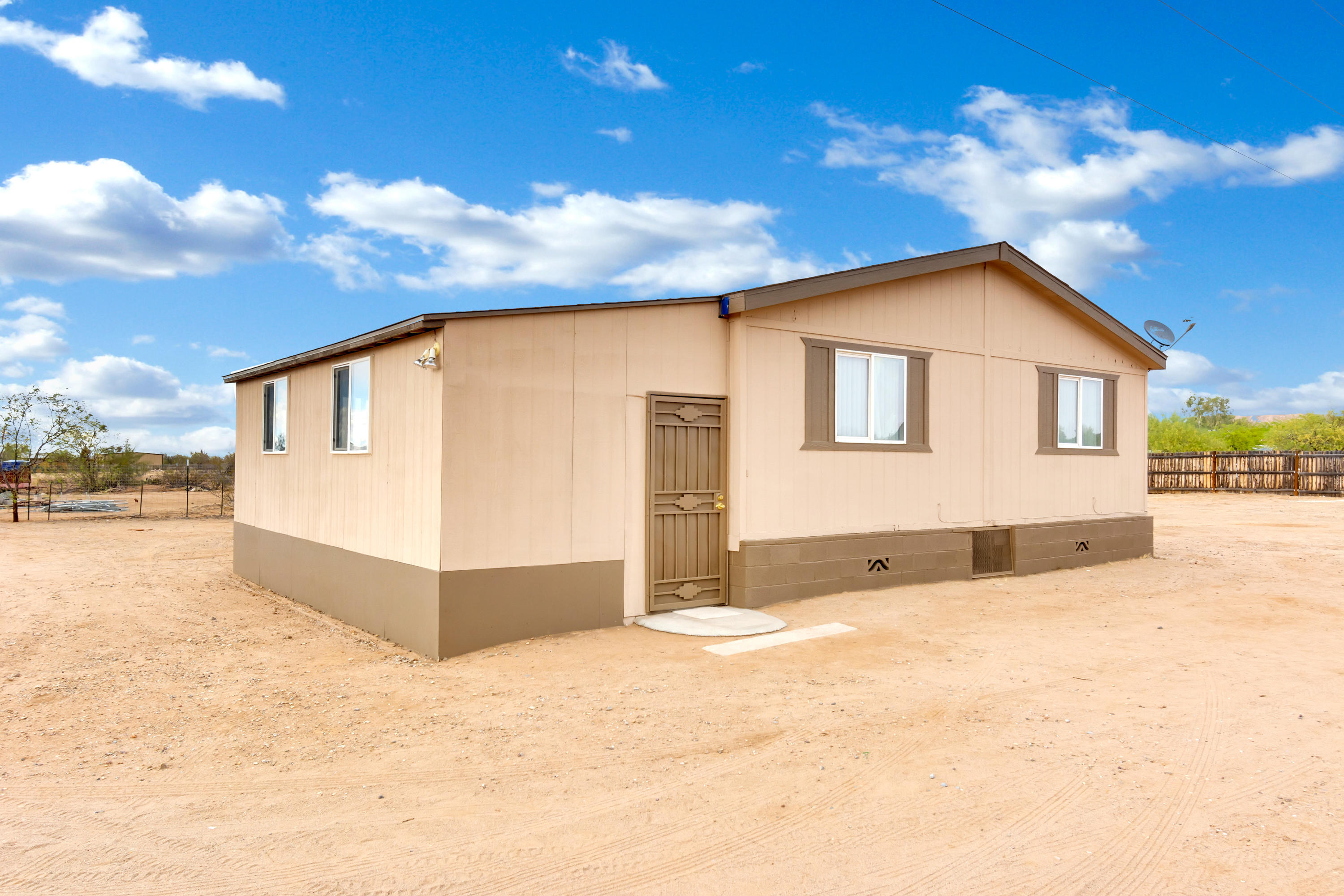 This 2002, 1568 sq ft, 3 bedrooms, 2 bath home, on 1 acre of land is move-in ready in condition. Perfect starter home or investment property. Enjoy the enclosed front and back porch that gives a little extra square footage above the 1568sq ft. Master bedroomcomfortable size with a garden tub and separate walk-in shower. Enjoy this spacious home with a split floor plan. House sits on a masonry foundation. The property also includes a large storage container with an attached carport.