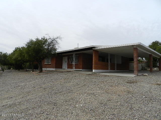 Masonry home with great curb appeal and nice views! Spacious floorplan offers 3bedroom/2bath, living room, family room with cozy fireplace and huge play room with built in bar and BBQ which is great for entertaining and gatherings. Convenient location close to services , shopping, freeway, schools, park and golf course.
Come see it today!