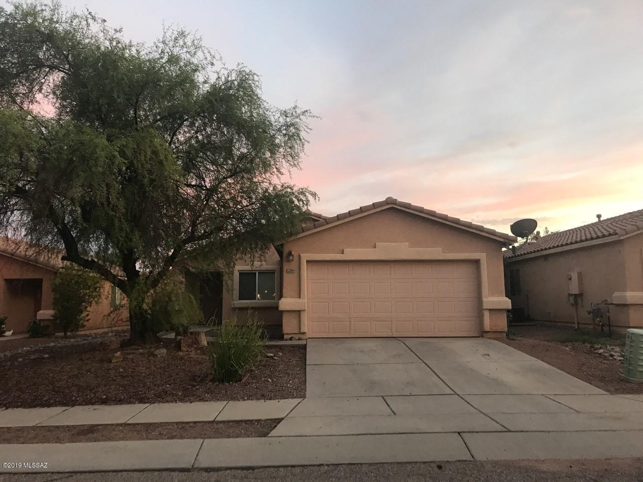 Great Mountain Views in close proximity to freeway, shopping, restaurants, and entertainment.