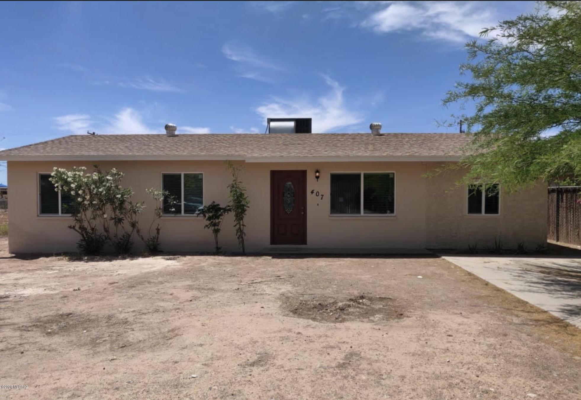Welcome Home! This home offers a brand new roof as of 7/25/2020. Tenants that just signed another year lease at $950 monthly ending in August of 2021. The best part is its cash flowing $10,834 yearly! 7%+ CAP RATE! Schedule your tour today!