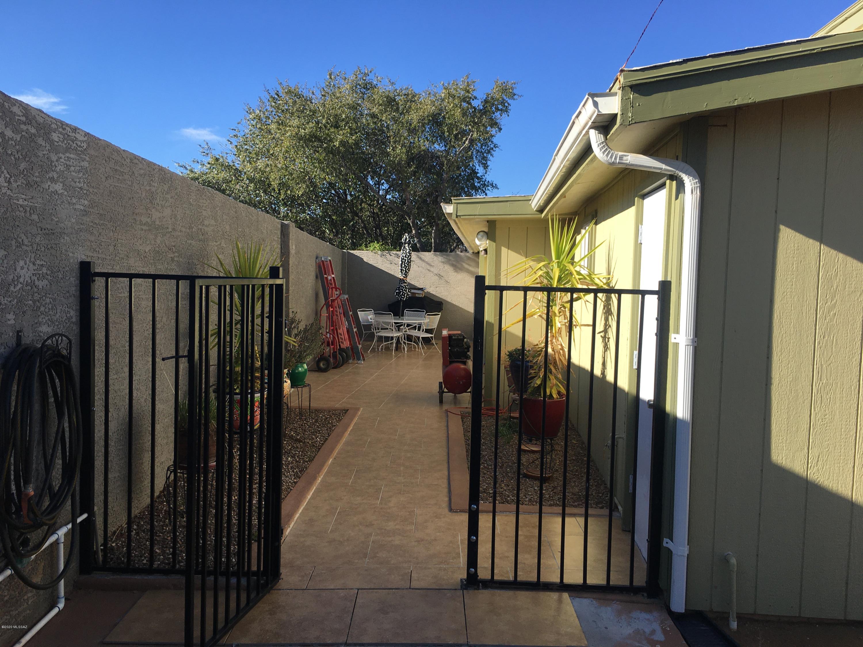 Los Robles Estates - Residential