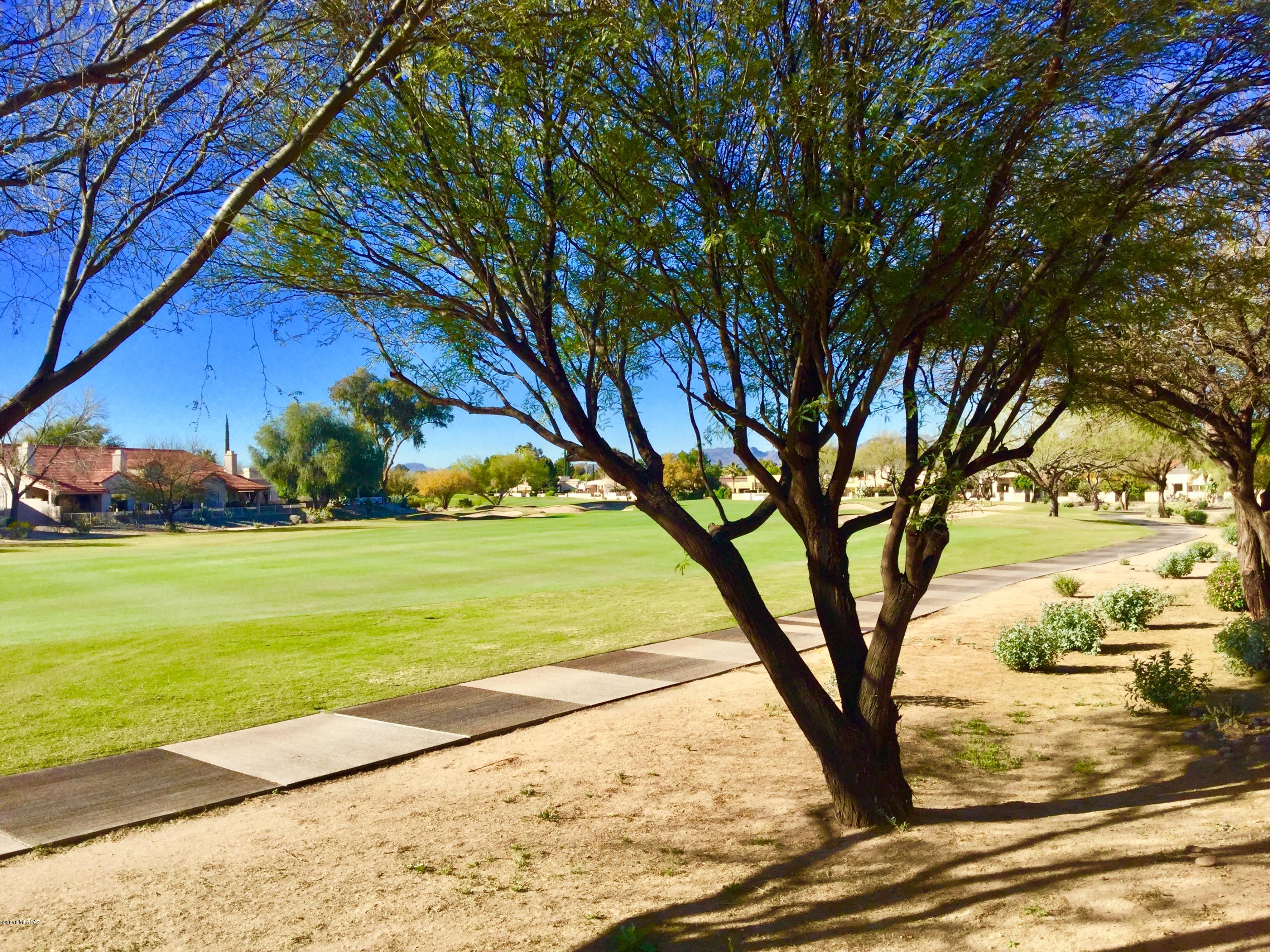 This is an updated, turnkey opportunity for your client.  Golf course view in the golf community of Tucson National