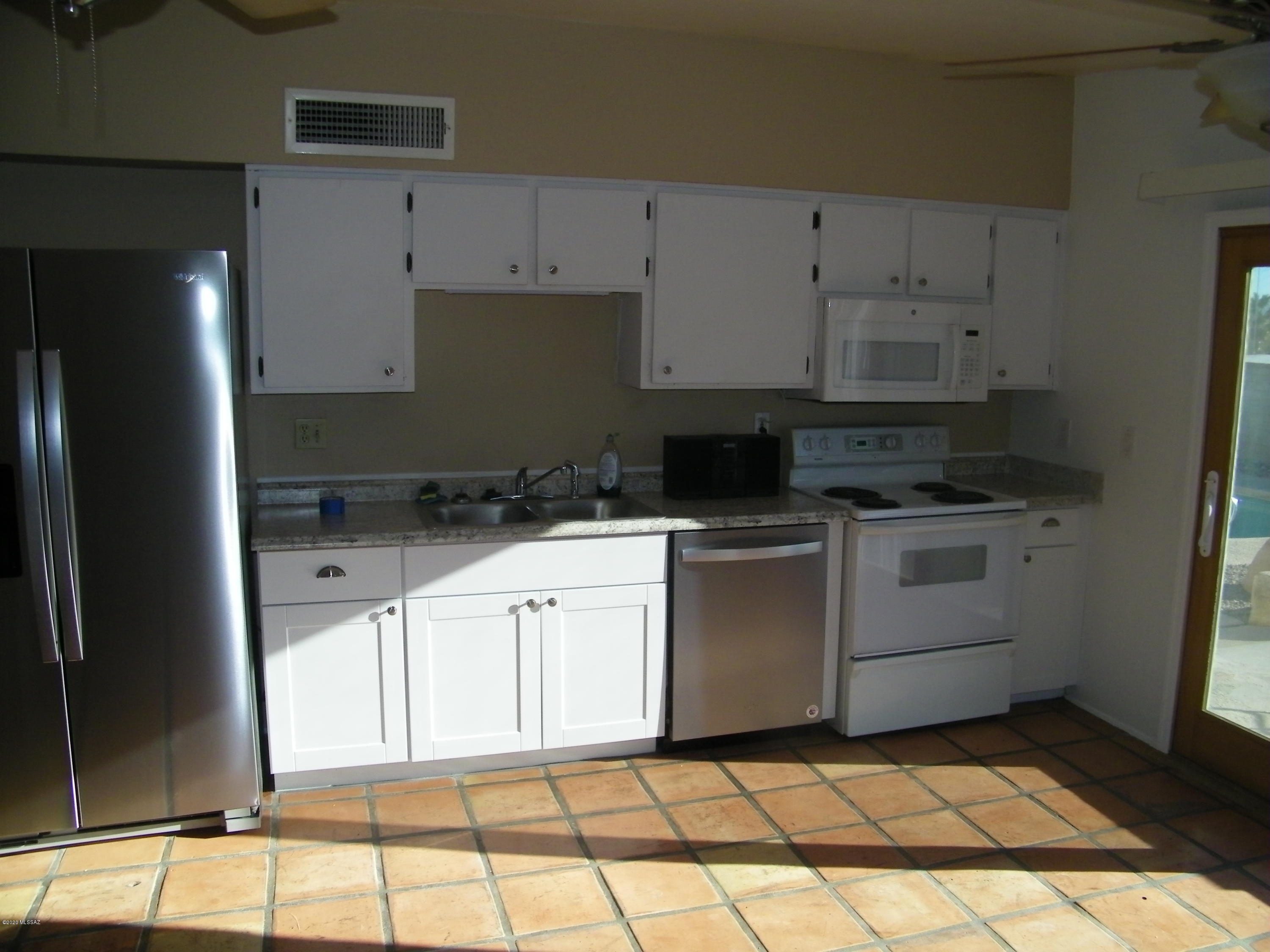 Lakeside NO. 4 (294-393) - Residential Lease