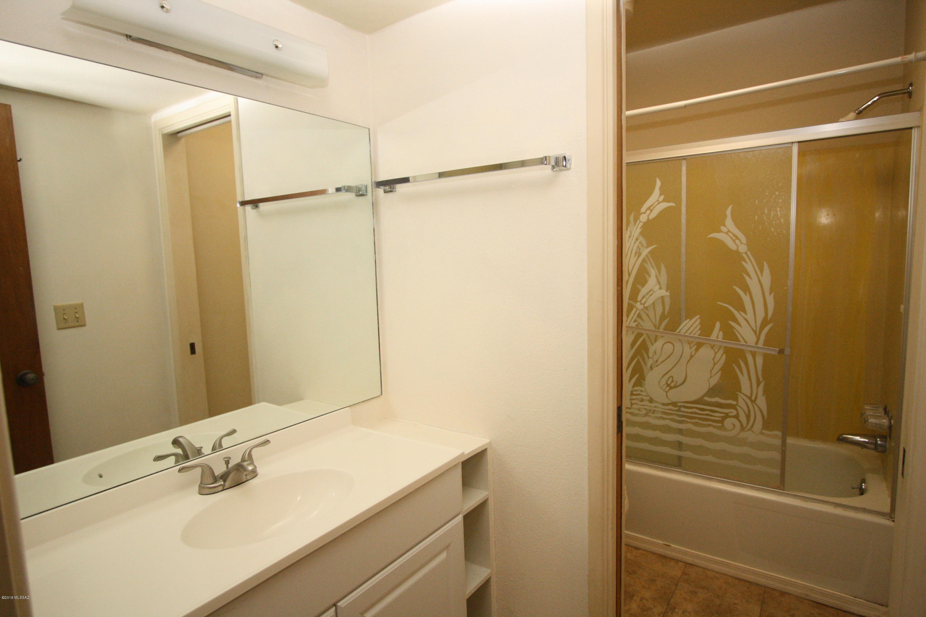 Villa Paraiso (1-67) - Residential Lease