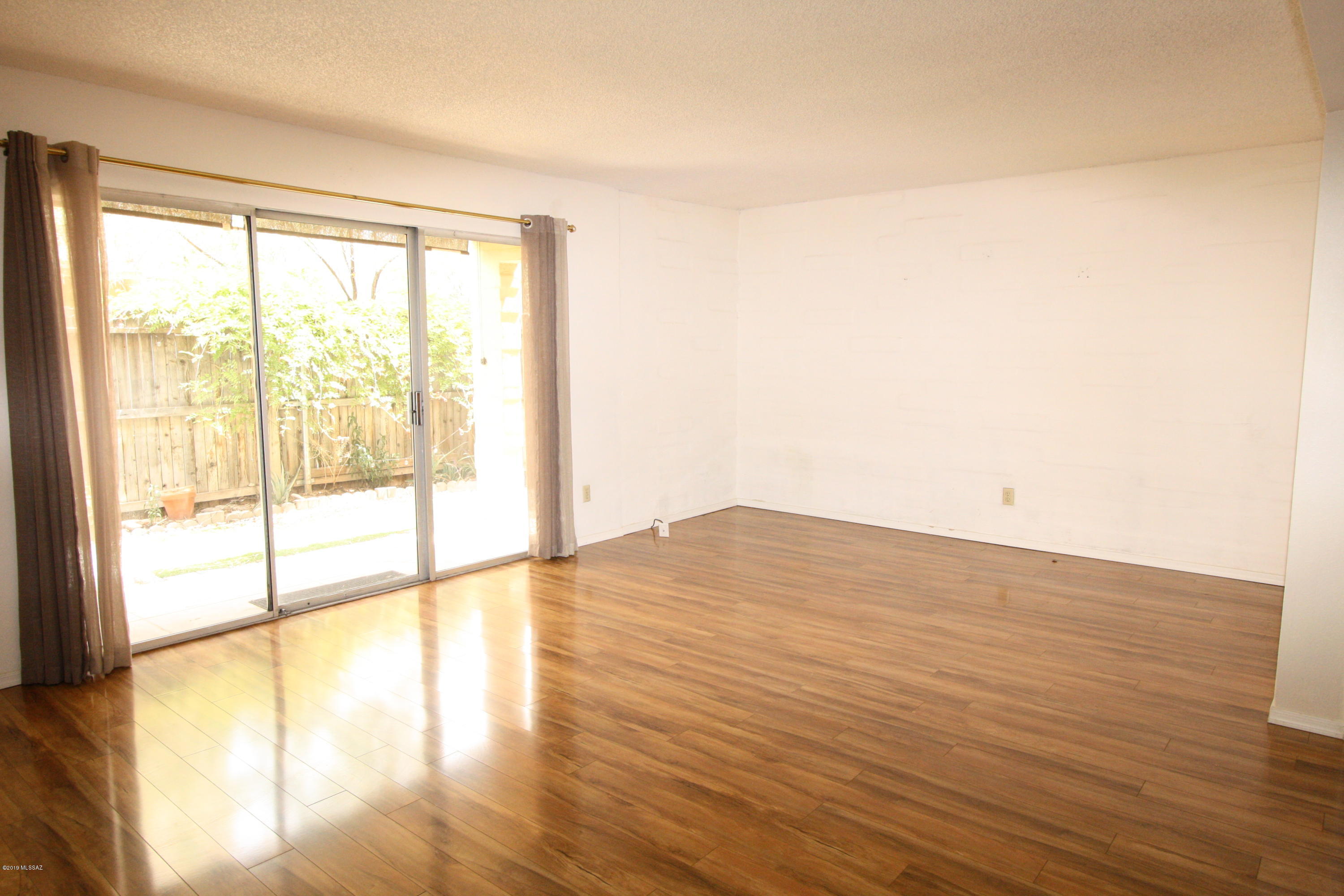 Villa Paraiso (1-67) - Residential Lease
