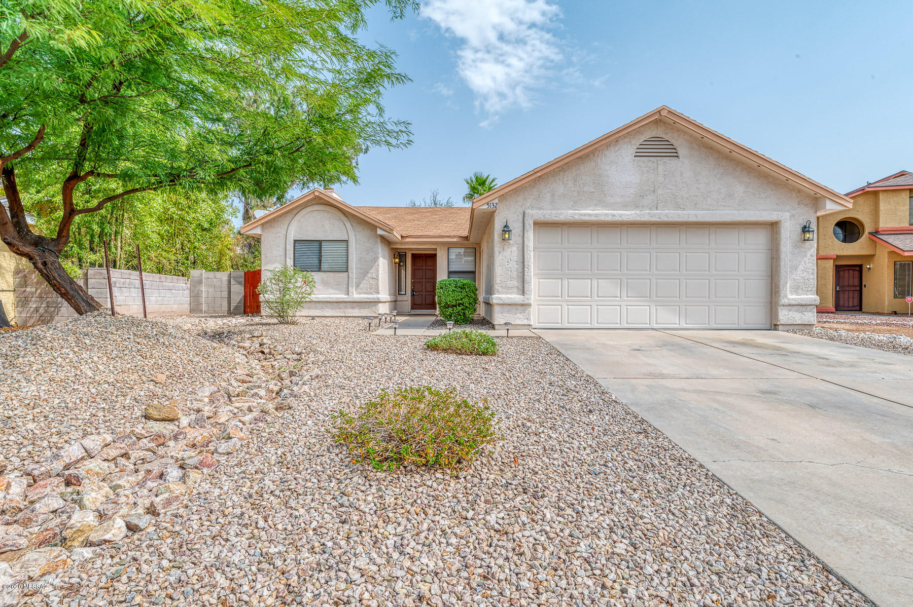 Seller will accept/counter offers between $200k-$220k. Bright and open home located in desirable neighborhood. Spacious kitchen with pantry and newer stainless steel appliances. Cozy living room/dining space with vaulted ceilings and fireplace. Huge master bedroom suite with 2 way fireplace overlooking garden tub with separate shower and double sink vanity and spacious closet. Nicely landscaped backyard with grass and decorative rock. Home is in great condition and is move in ready. Must see! Priced to sell!