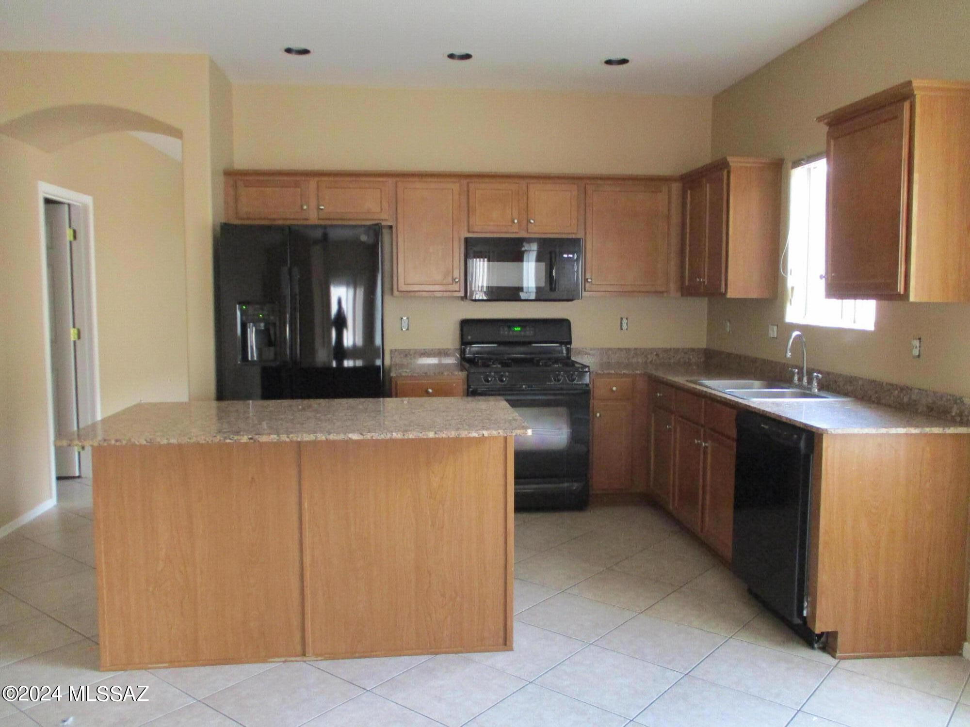 Presidio Del Flores II (1-108) - Residential Lease