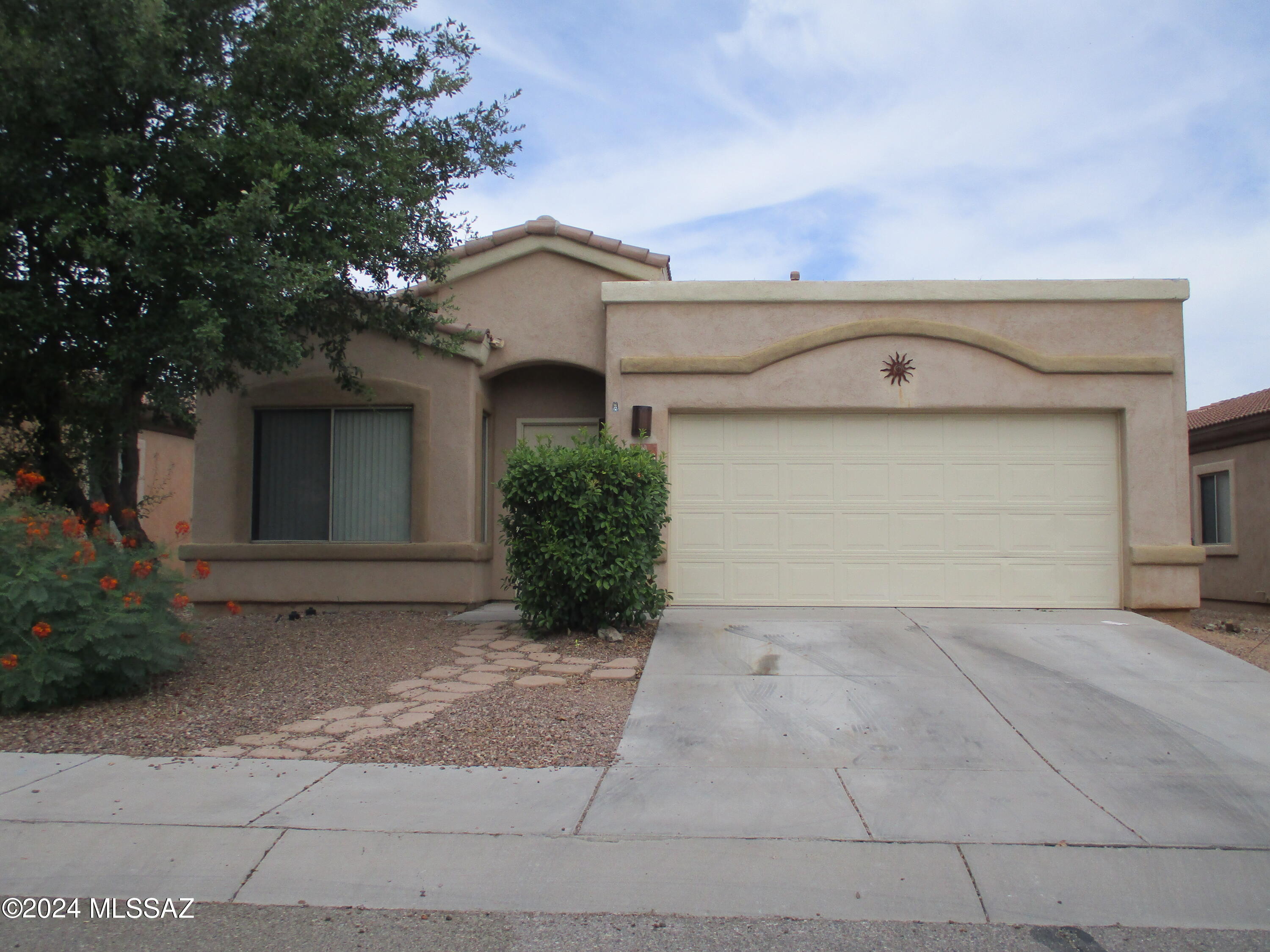 Lovely home with many upgrades! Granite countertops, ceramic tile, and so much more
No Carpets and New Vinyl Plank installed