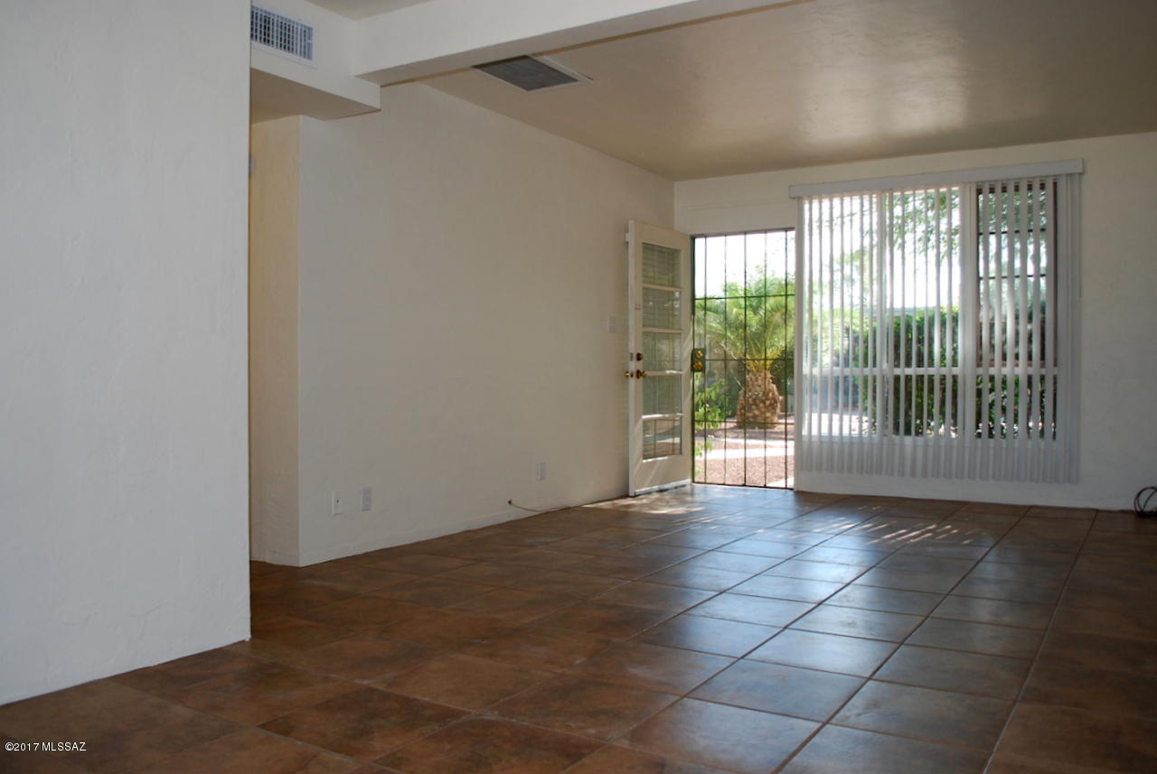 Country Club Manor Condos (1-51) - Residential Lease