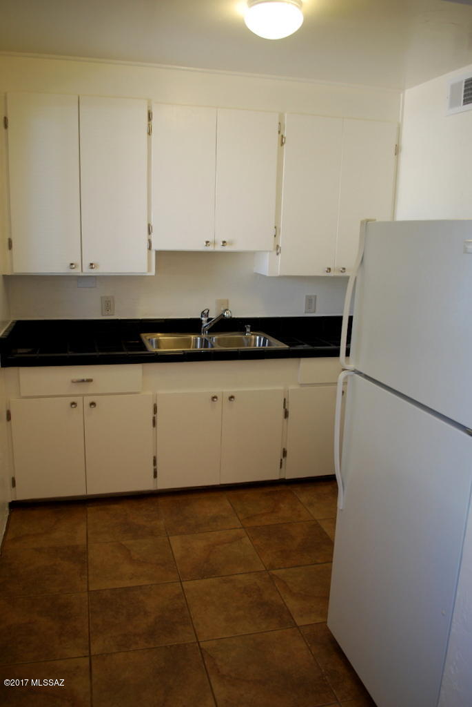 Country Club Manor Condos (1-51) - Residential Lease
