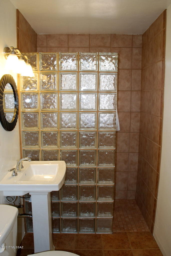 Country Club Manor Condos (1-51) - Residential Lease