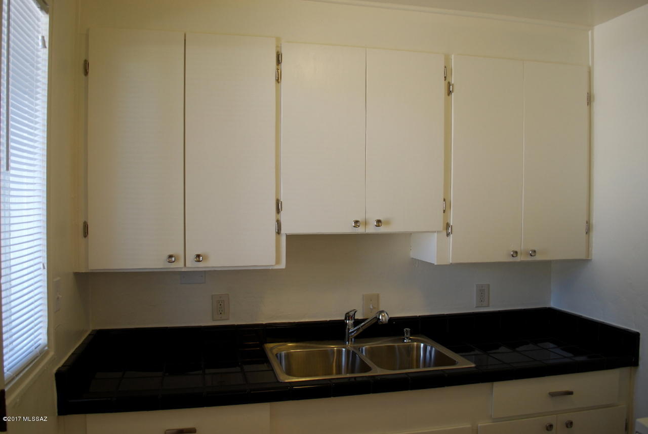 Country Club Manor Condos (1-51) - Residential Lease