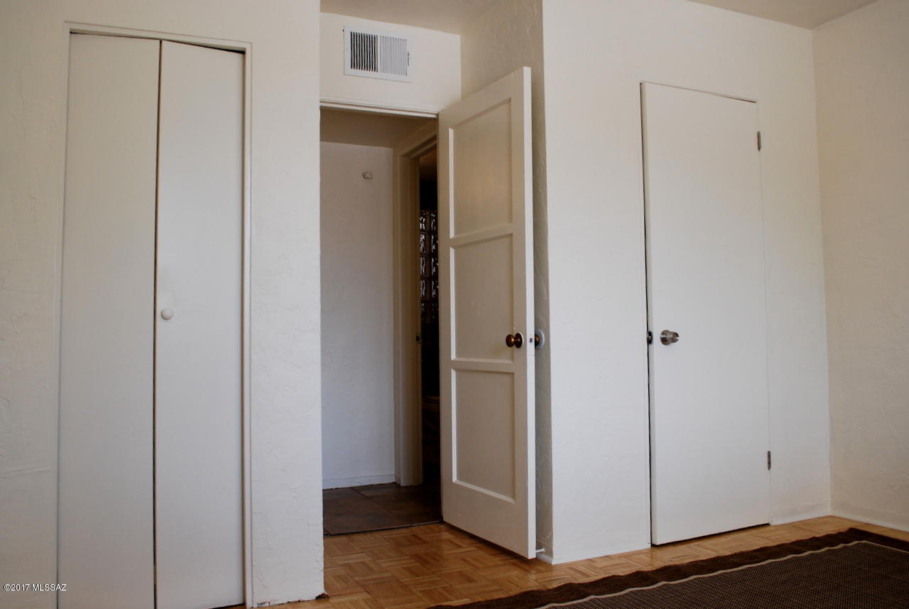 Country Club Manor Condos (1-51) - Residential Lease