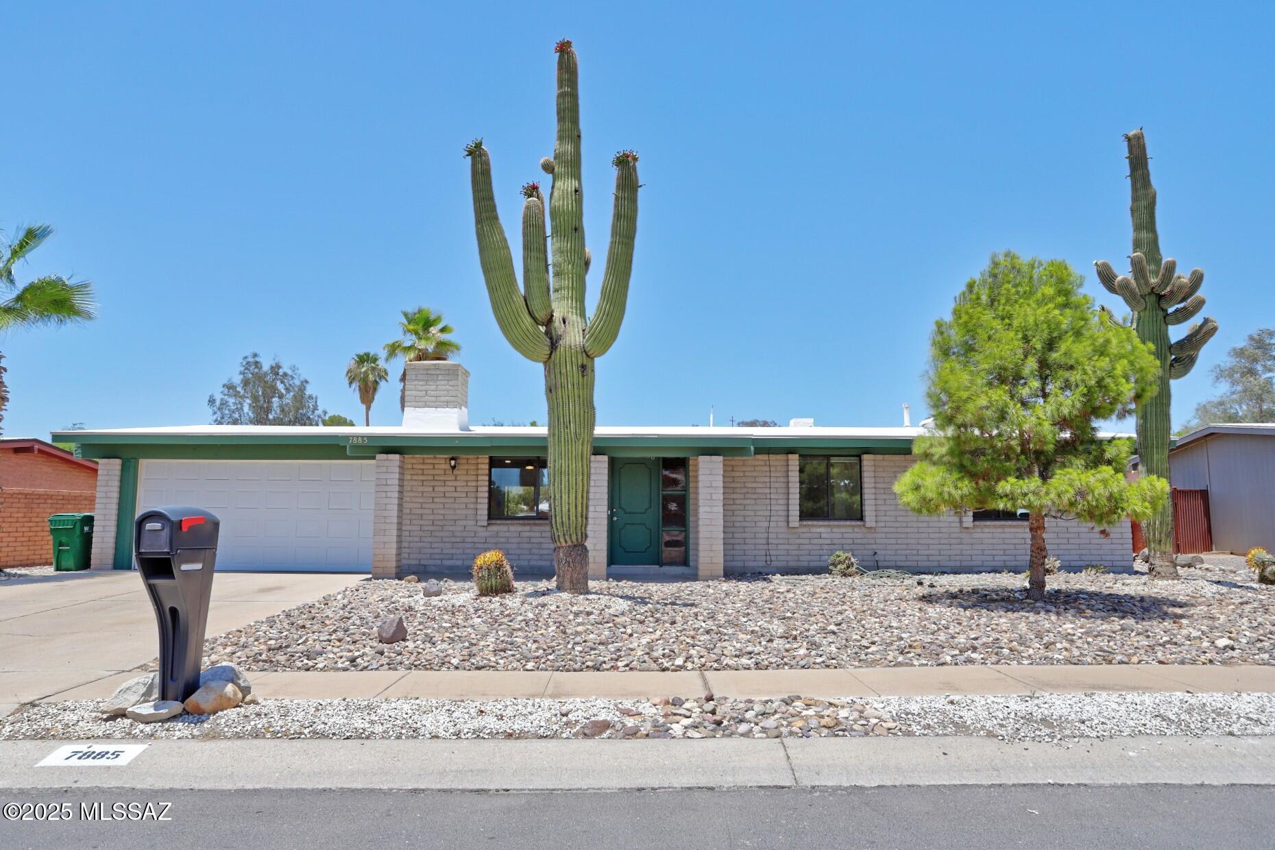 MOVE IN READY!!! Remodeled August 2023.
NO HOA!!!
New cabinets, appliances, flooring, etc all remodeled 2023.  Tile in living areas, carpet in bedrooms.  Granite countertops.  
Great Room  with Beehive Fireplace.  
Master Bedroom has two closets.
Walk in shower in Master Bath.  
Ceiling Fans Master Bedroom, Dining Area, and Livingroom.  Recessed ceiling lights throughout. 
Laundry Room  plumbed for gas or electric dryer.  Extra storage in same area.  
Large rear yard back to common area /room for pool etc.    RV or Boat parking available left of driveway.