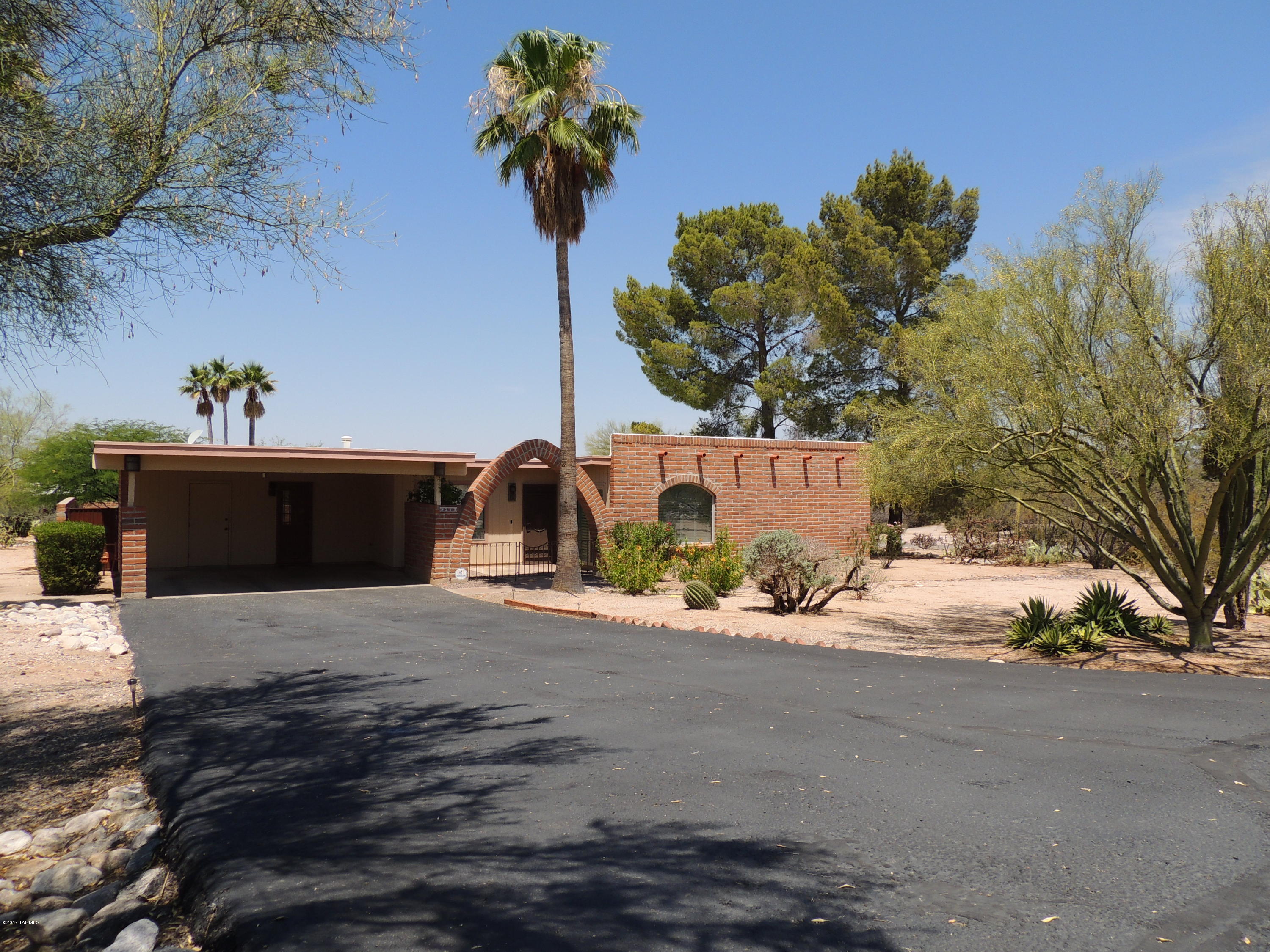 Freshly painted interior and outside trim, cool decking and new carpet in Master BR makes this 4-BR home in this very sought-after neighborhood MOVE-IN-READY! Wonderful backyard with a refreshing POOL and AMAZING sunsets! Beautiful views of the mountains from the picturesque living room window! All appliances stay!Lennox HVAC system installed 6/29/2015 - highly energy efficient A/C(20 SEER).